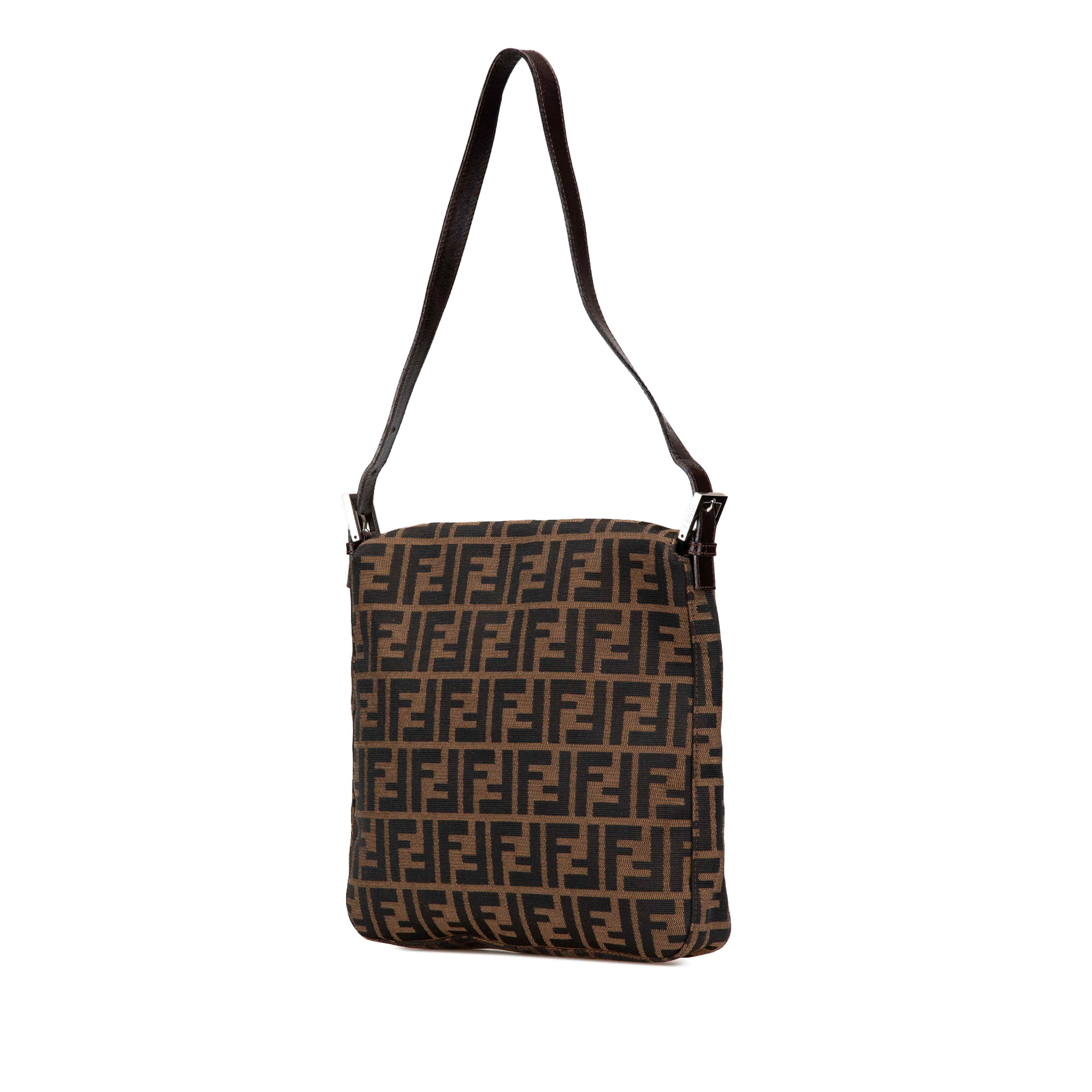 Fendi Zucca Canvas Shoulder Bag, från Luxclusif, i färgen brun. Klicka för att öppna bilden i stort format