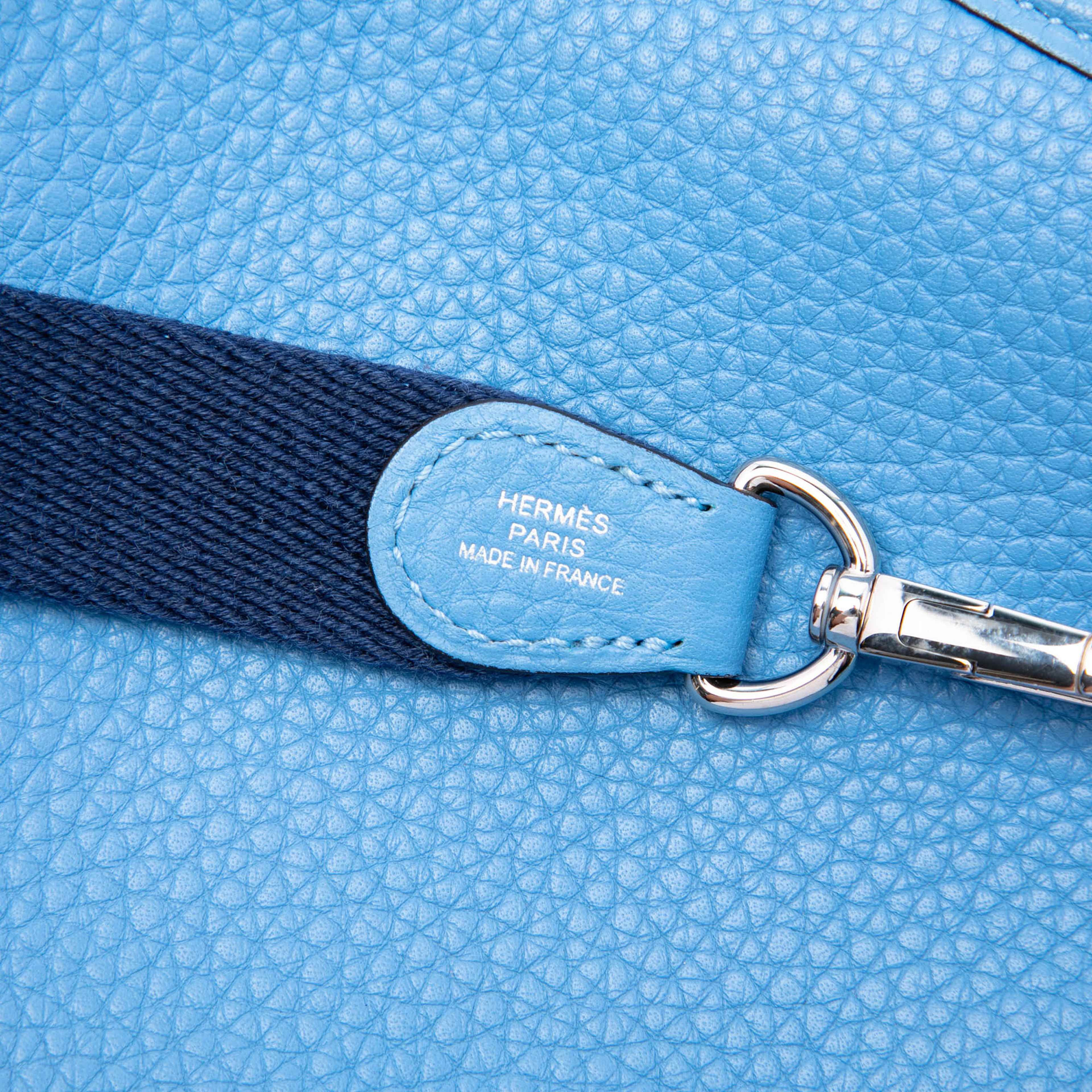 Hermès Clemence Evelyne I 16 Amazone, från Luxclusif, i färgen blå. Klicka för att öppna bilden i stort format