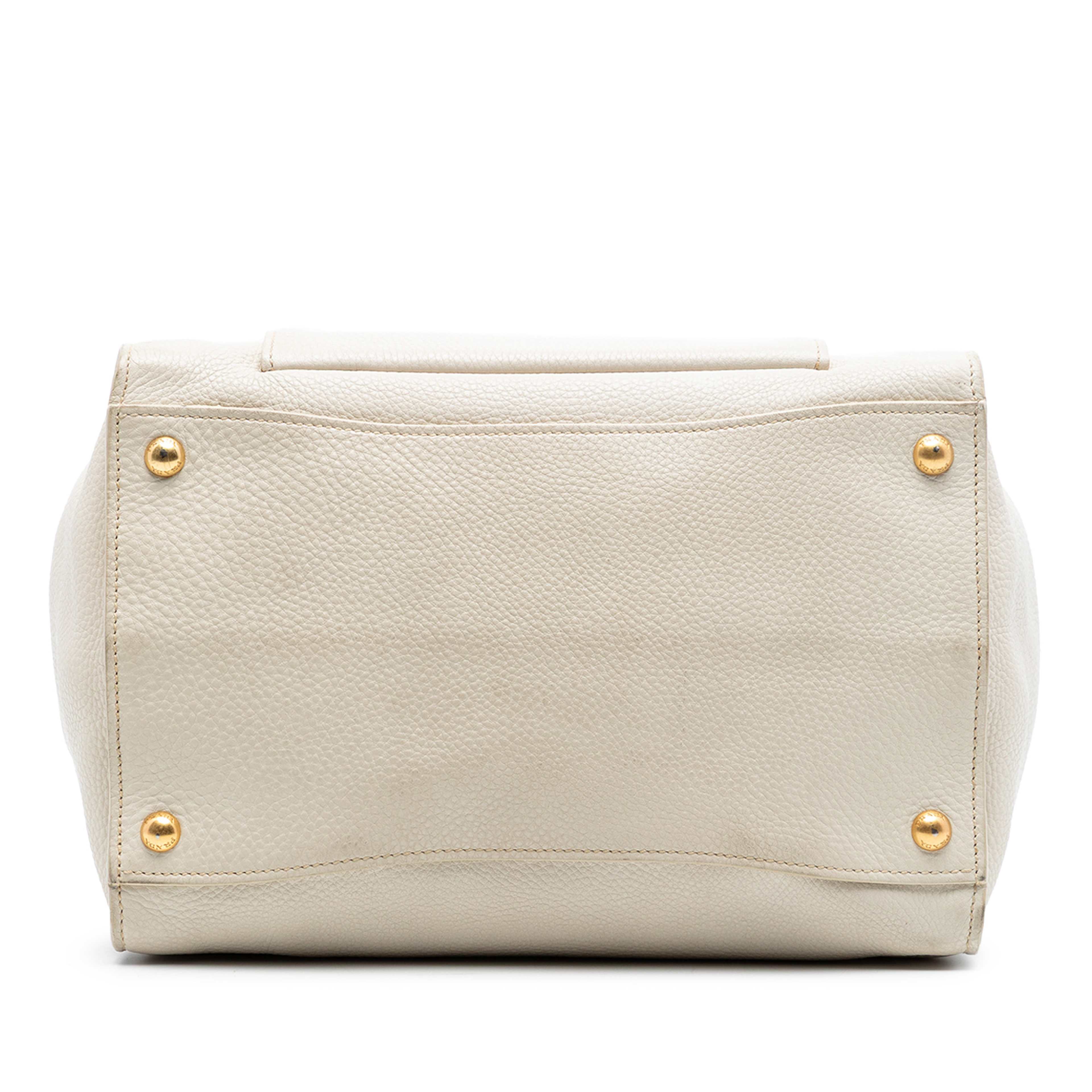 Prada Vitello Daino Front Pocket Open Convertible Tote, från Luxclusif, i färgen vit. Klicka för att öppna bilden i stort format
