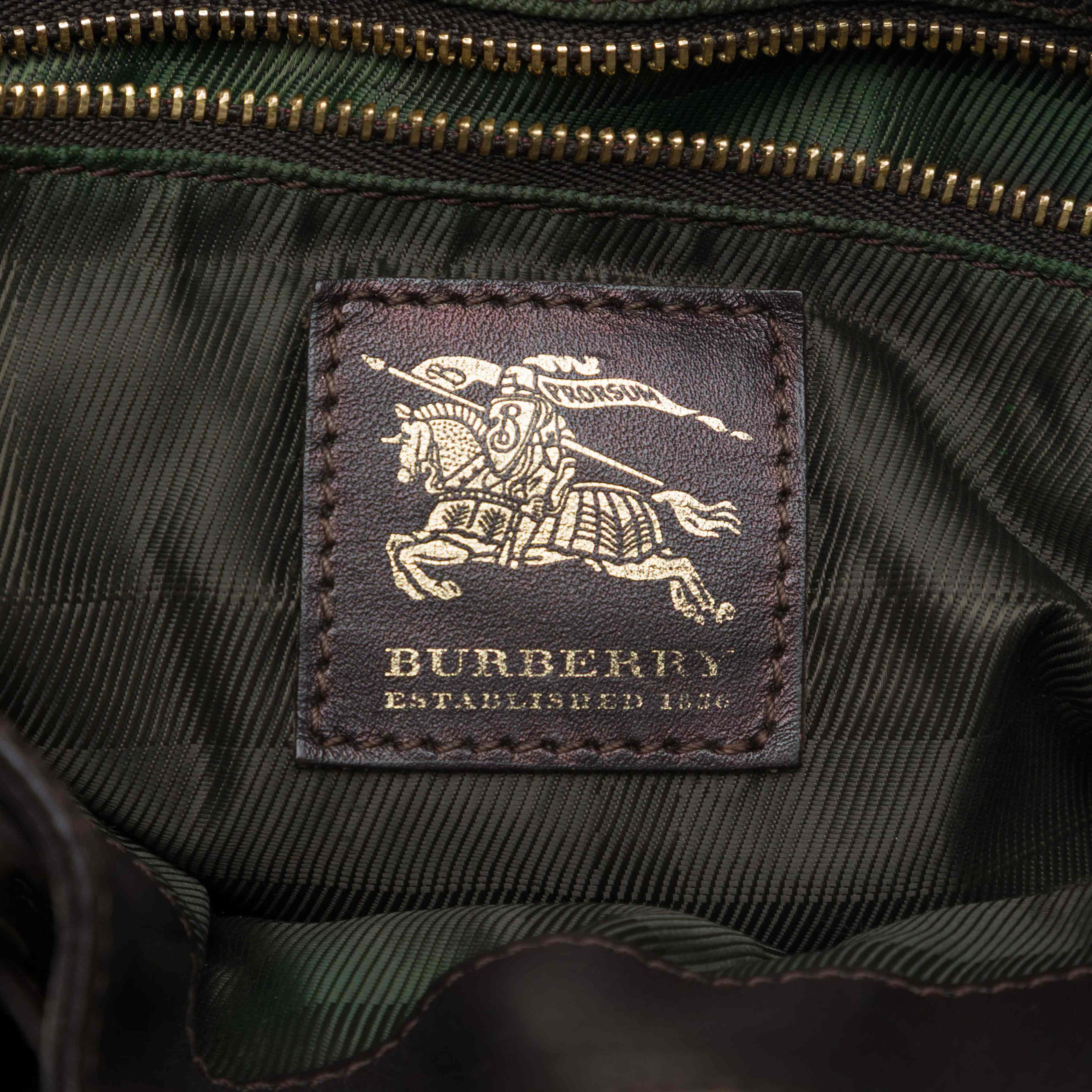 Burberry Baby Quilted Leather Beaton Handbag, från Luxclusif, i färgen brun. Klicka för att öppna bilden i stort format