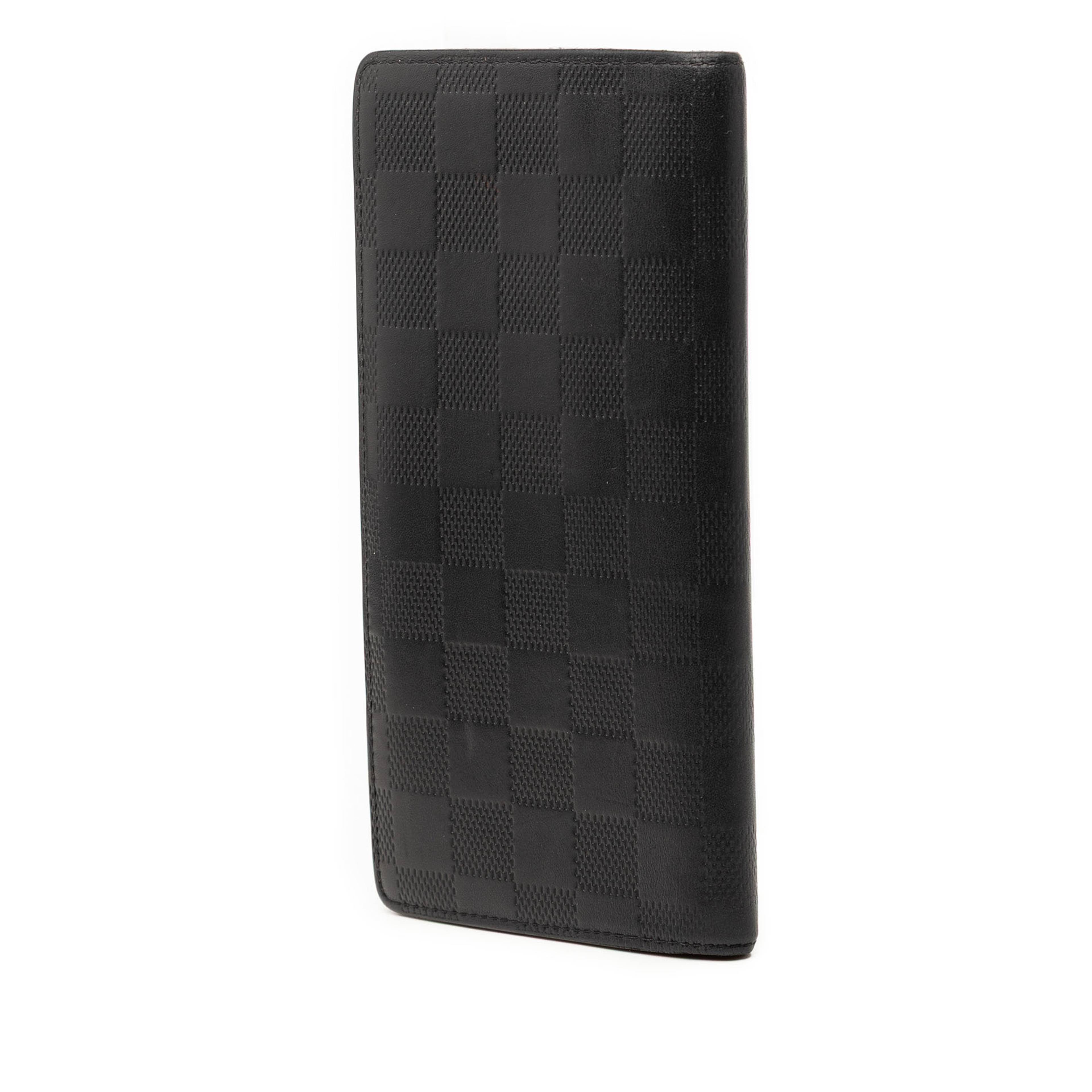 Louis Vuitton Damier Infini Portefeuille Brazza, från Luxclusif, i färgen svart. Klicka för att öppna bilden i stort format