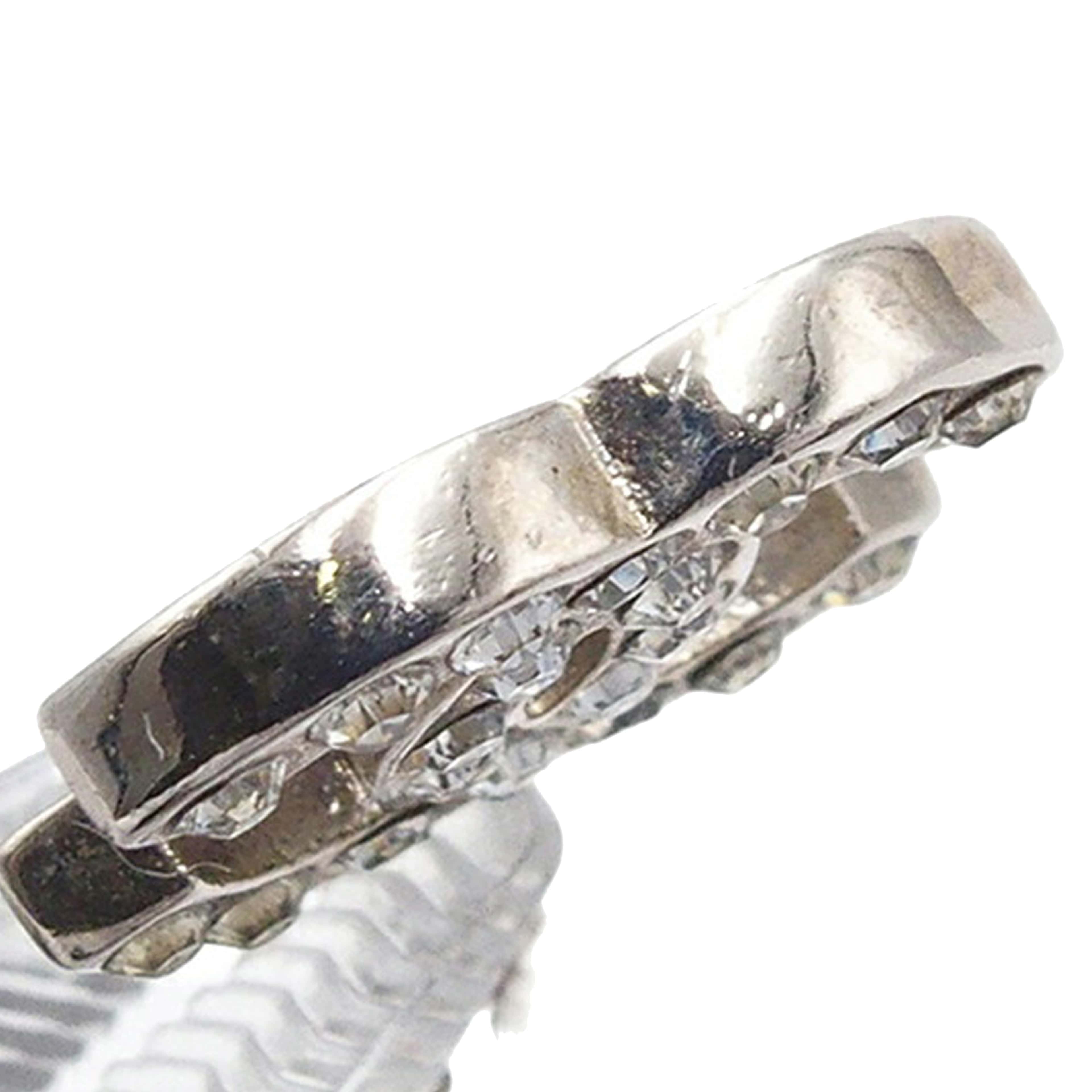 Chanel Cc Silver Plated Rhinestones Pendant Necklace, från Luxclusif, i färgen silver. Klicka för att öppna bilden i stort format