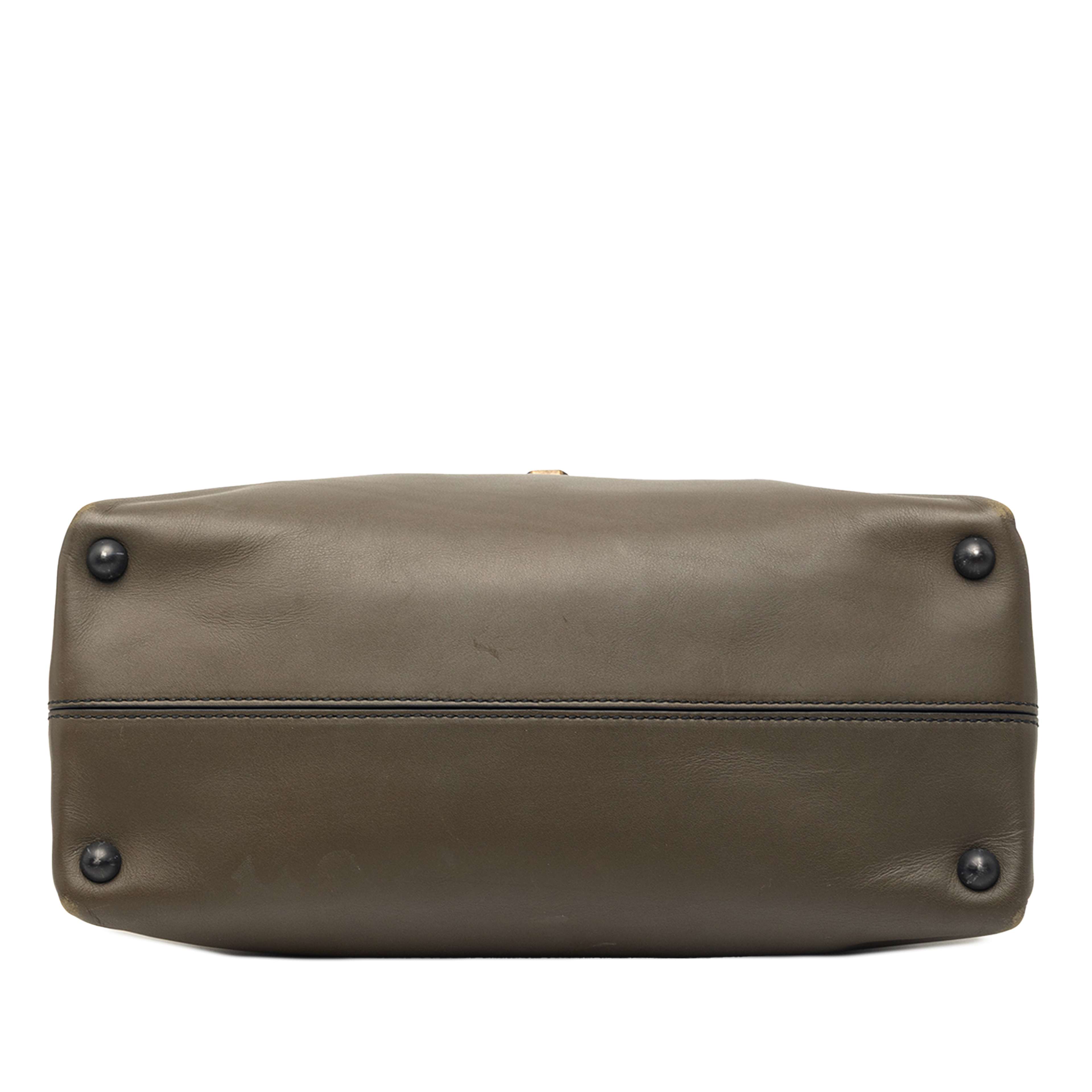 Bottega Veneta Medium Intrecciato Trimmed Nappa Piazza Satchel, från Luxclusif, i färgen brun. Klicka för att öppna bilden i stort format