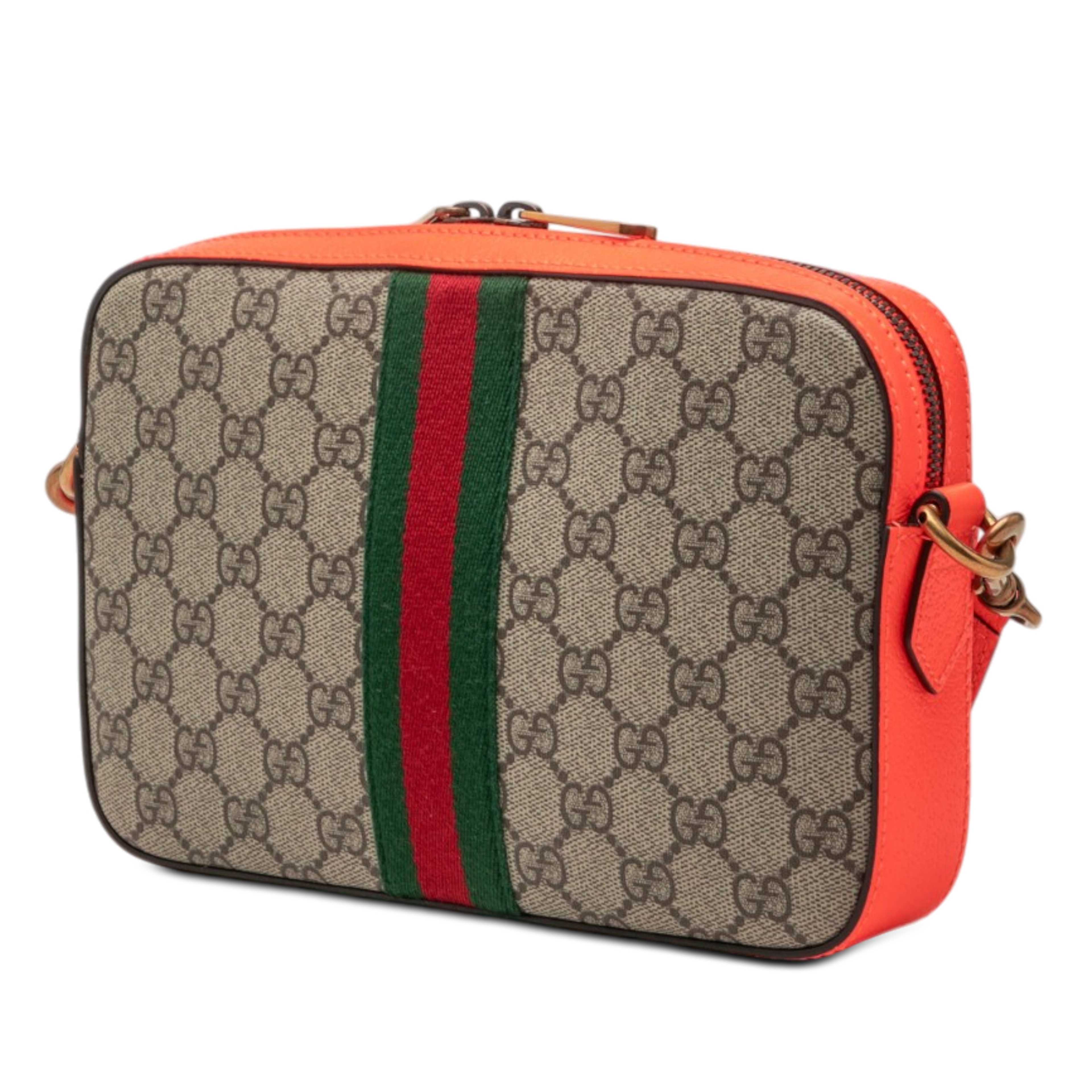 Gucci Small Gg Supreme Web Ophidia Crossbody, från Luxclusif, i färgen beige. Klicka för att öppna bilden i stort format