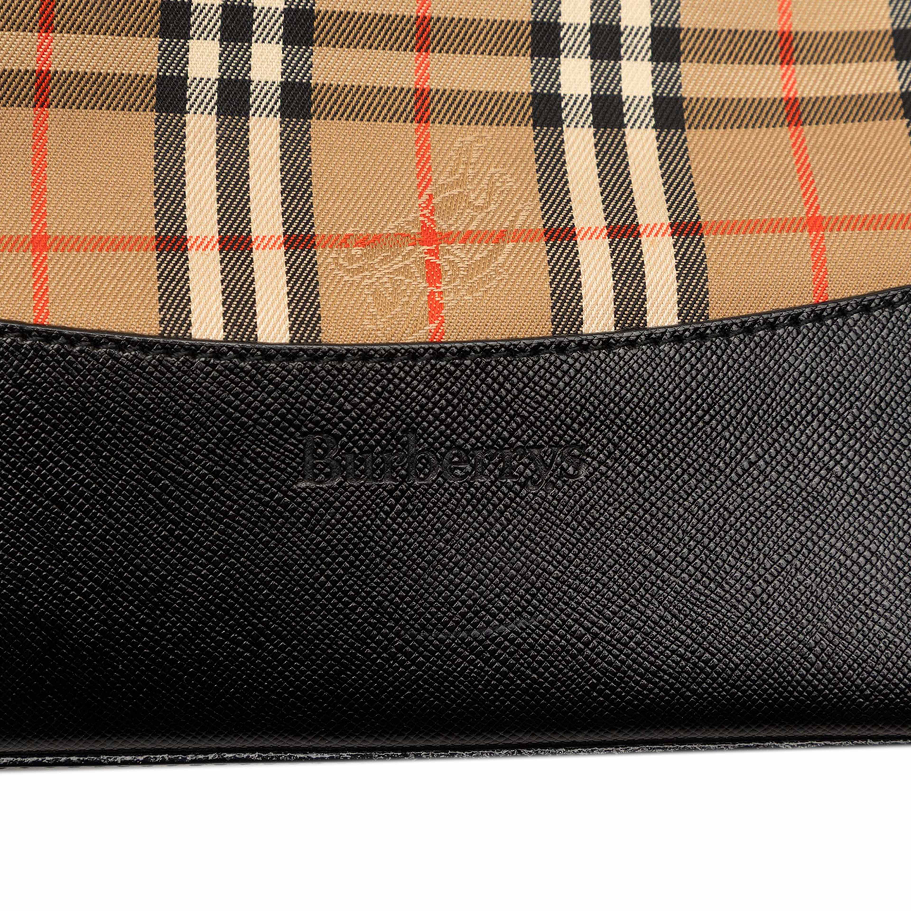 Burberry Haymarket Check Canvas Tote, från Luxclusif, i färgen beige. Klicka för att öppna bilden i stort format