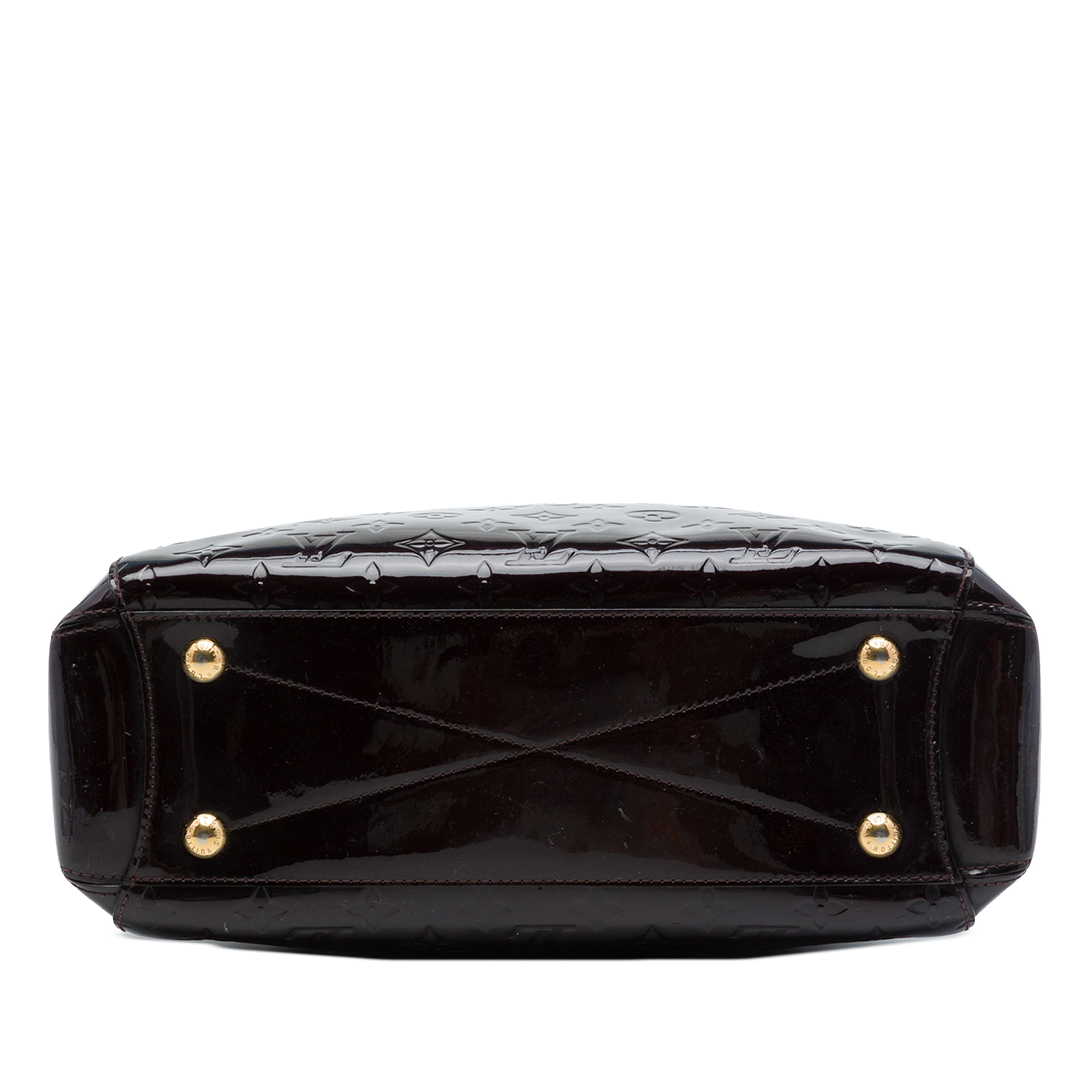Louis Vuitton Monogram Vernis Montaigne Mm, från Luxclusif, i färgen purpur. Klicka för att öppna bilden i stort format