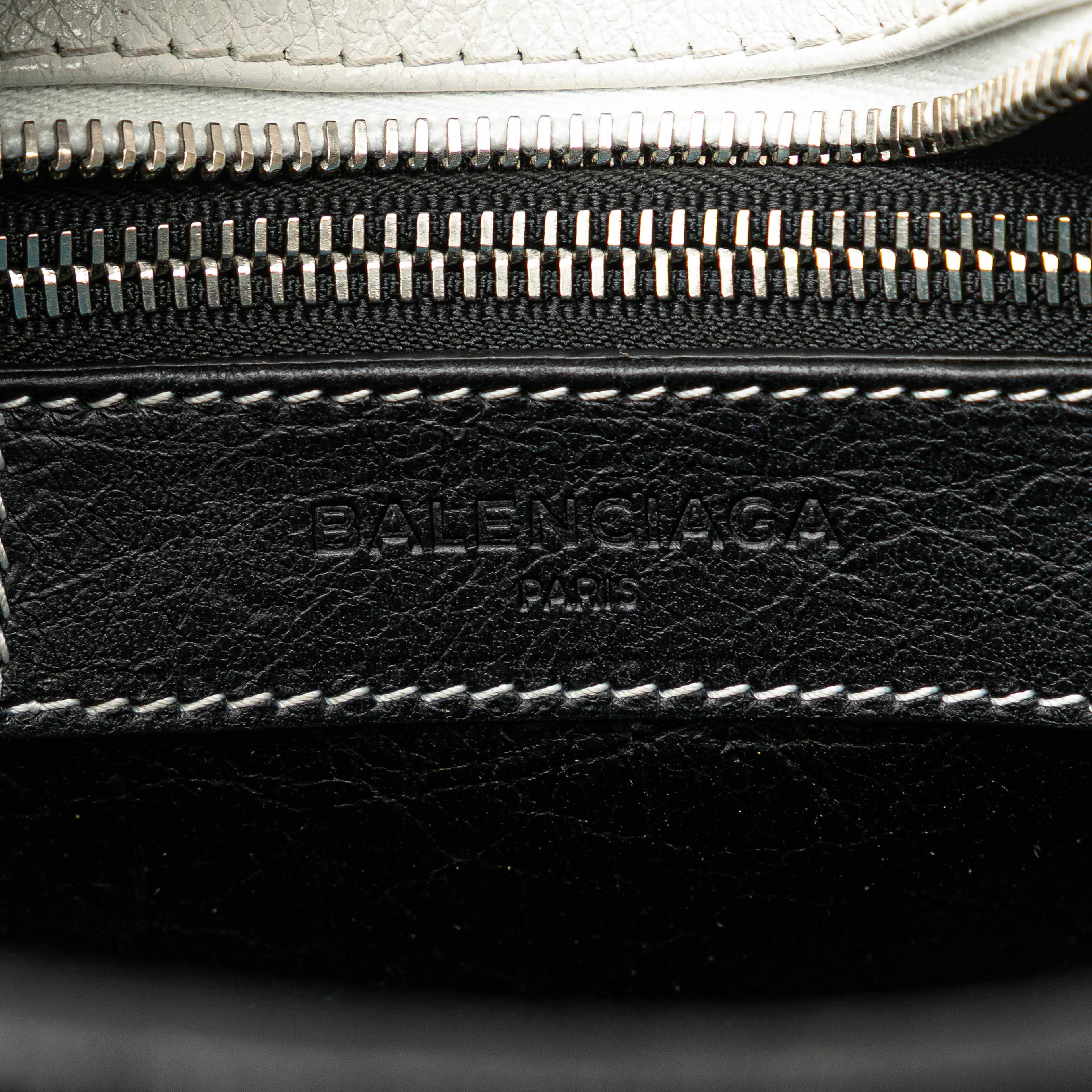 Balenciaga Xs Lambskin Bazar Shopper Satchel, från Luxclusif, i färgen turquoise. Klicka för att öppna bilden i stort format