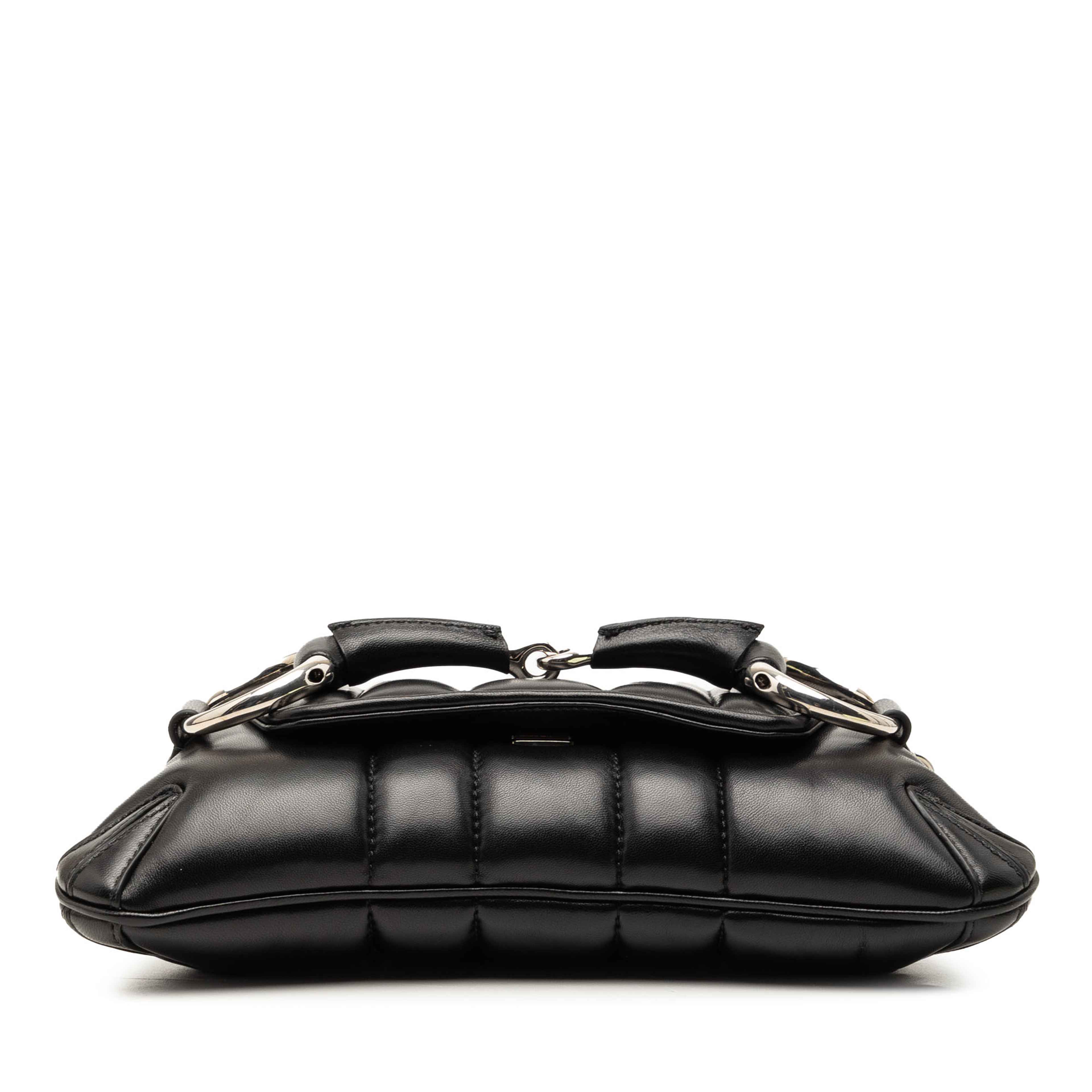 Gucci Small Quilted Leather Horsebit Chain Satchel, från Luxclusif, i färgen black. Klicka för att öppna bilden i stort format