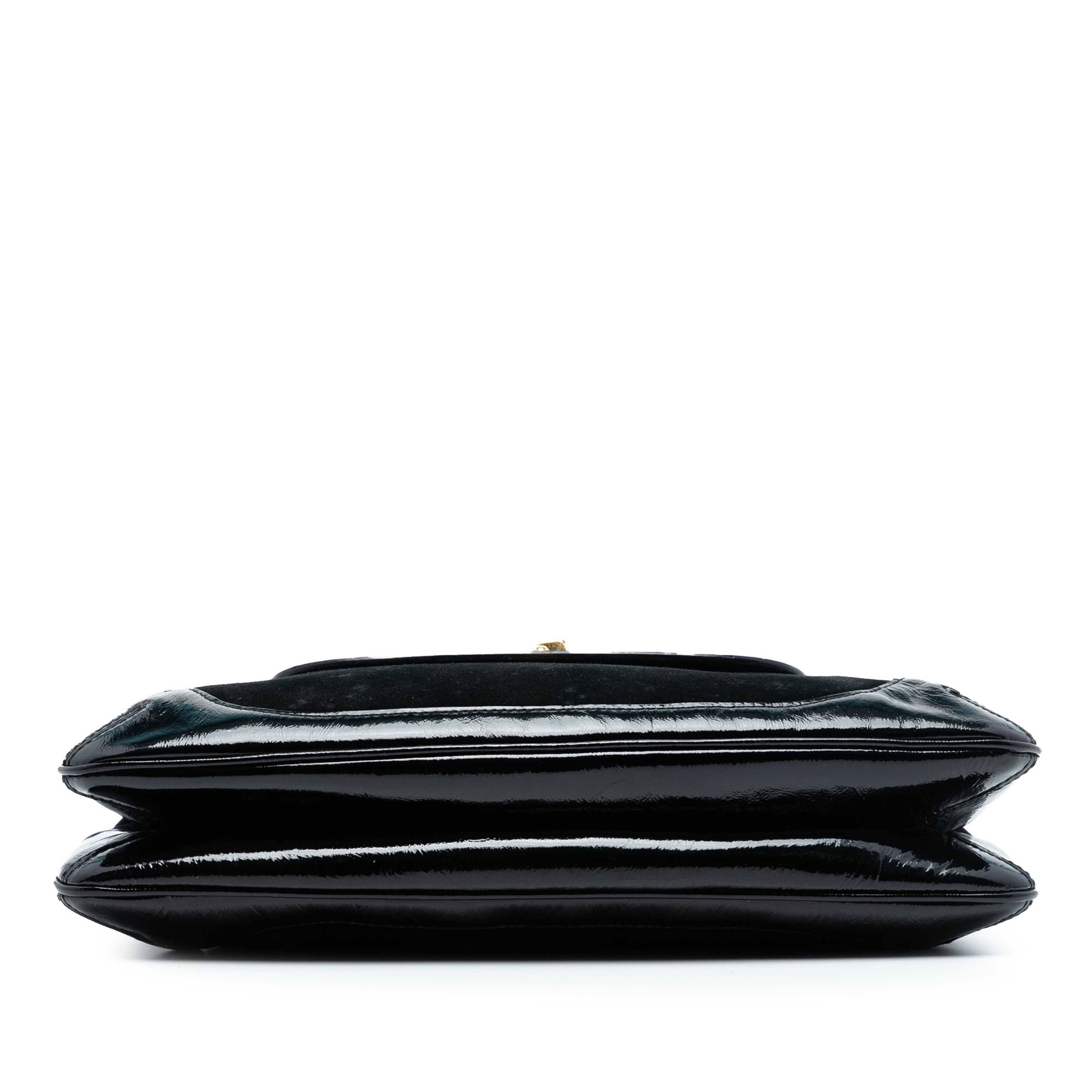 Gucci Suede And Patent Peggy Bamboo Top Handle Bag, från Luxclusif, i färgen black. Klicka för att öppna bilden i stort format