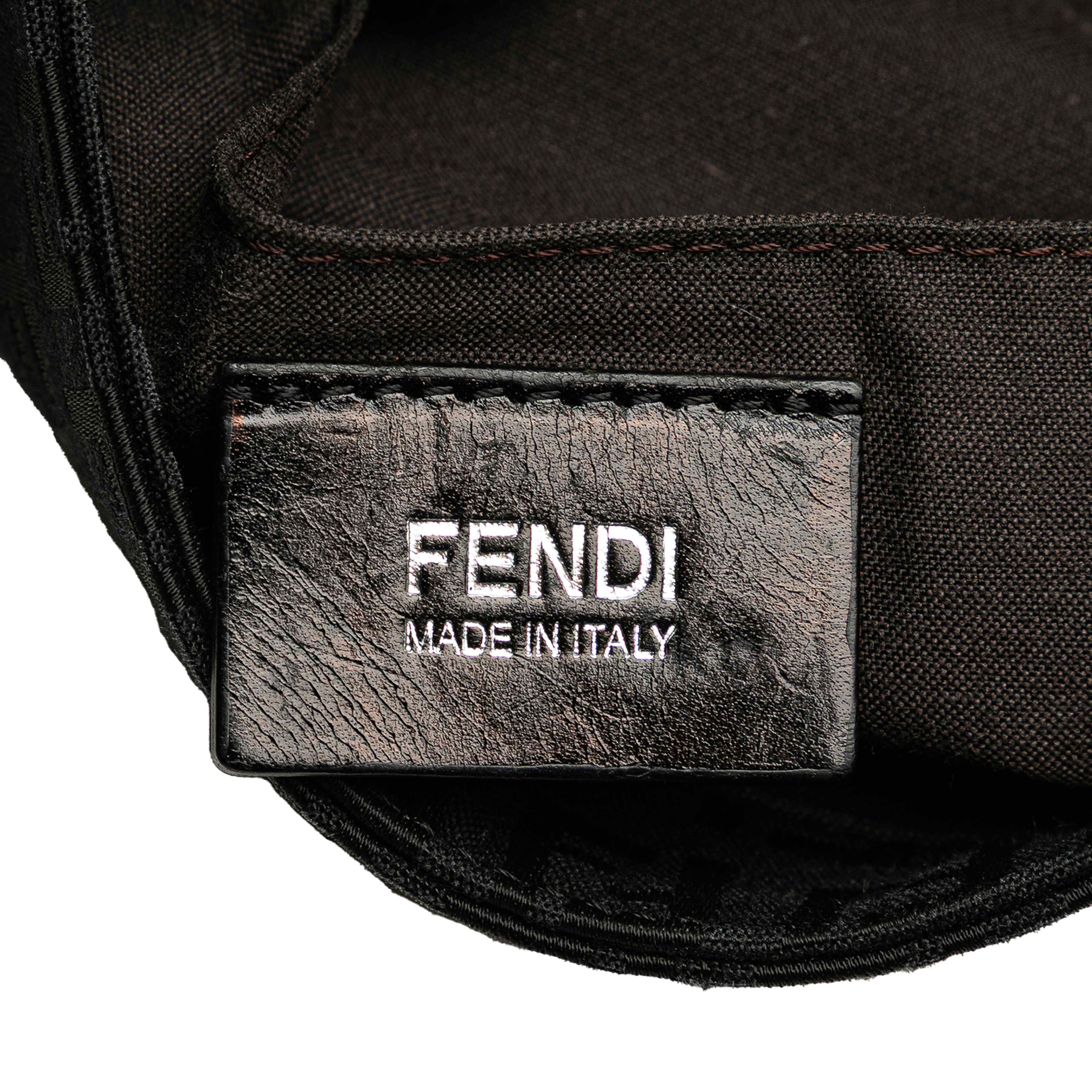Fendi Zucchino Canvas Crossbody, från Luxclusif, i färgen black. Klicka för att öppna bilden i stort format