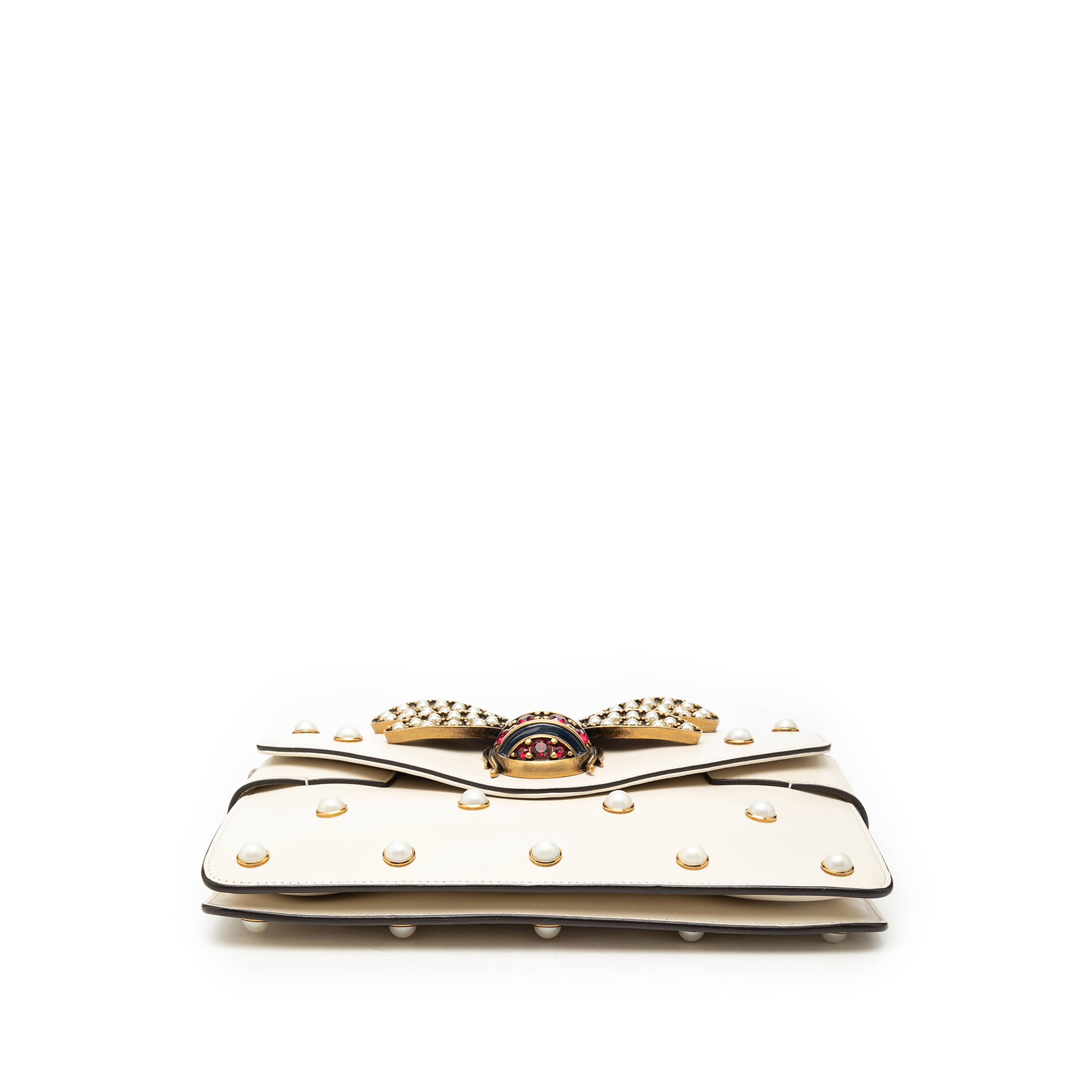 Gucci Mini Leather Queen Margaret Broadway Satchel, från Luxclusif, i färgen white. Klicka för att öppna bilden i stort format
