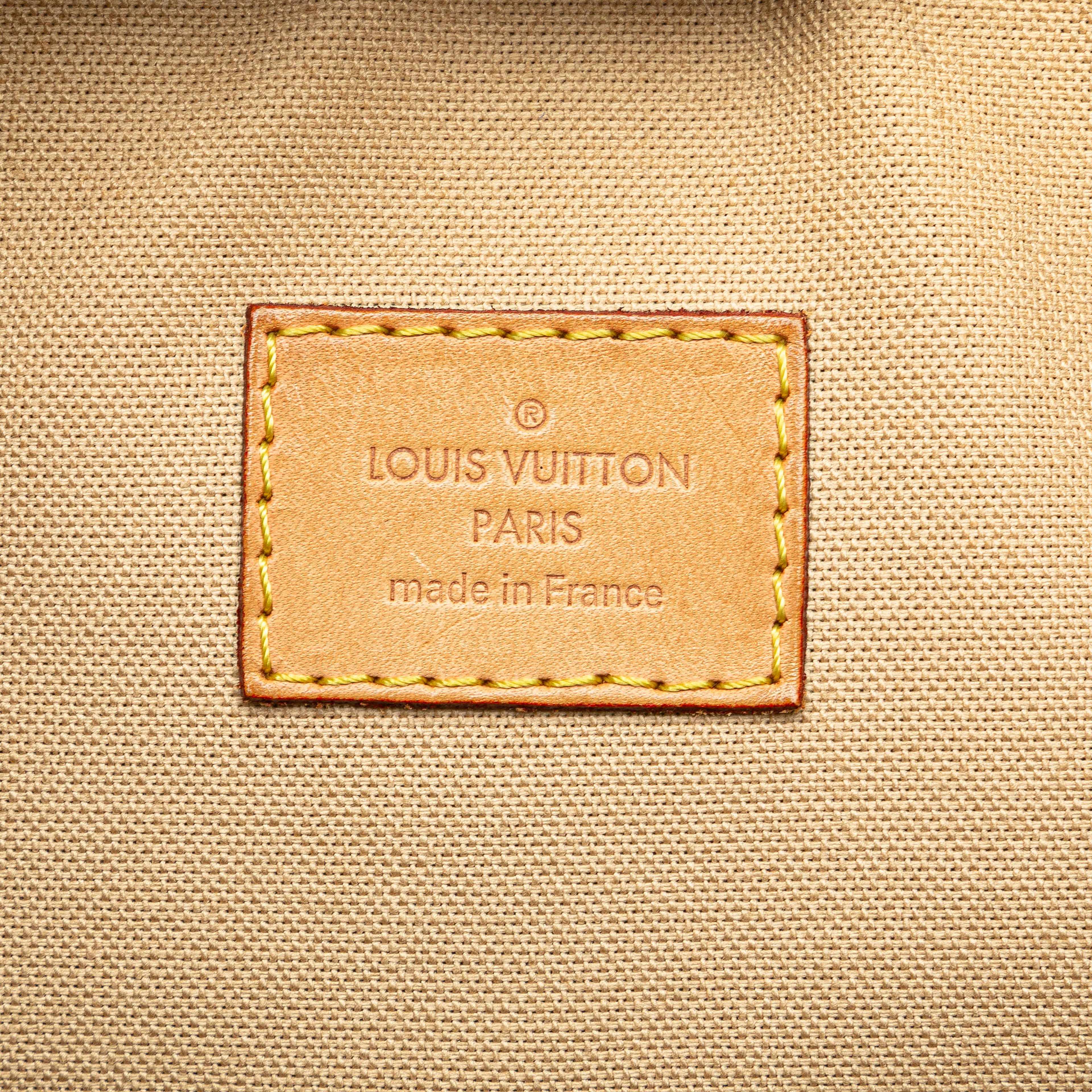 Louis Vuitton Damier Azur Figheri Gm, från Luxclusif, i färgen white. Klicka för att öppna bilden i stort format