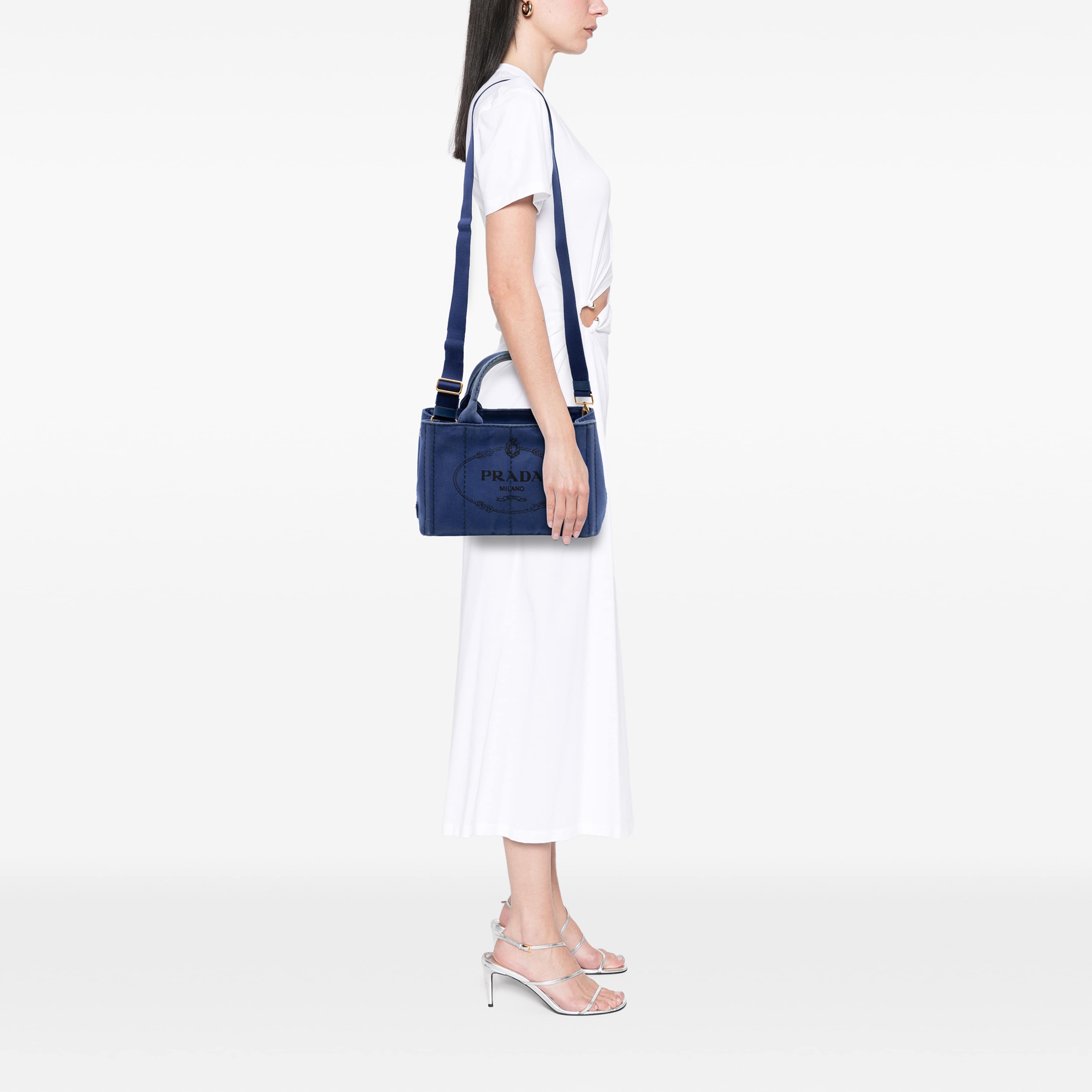 Prada Small Canvas Canapa Logo Satchel, från Luxclusif, i färgen blå. Klicka för att öppna bilden i stort format