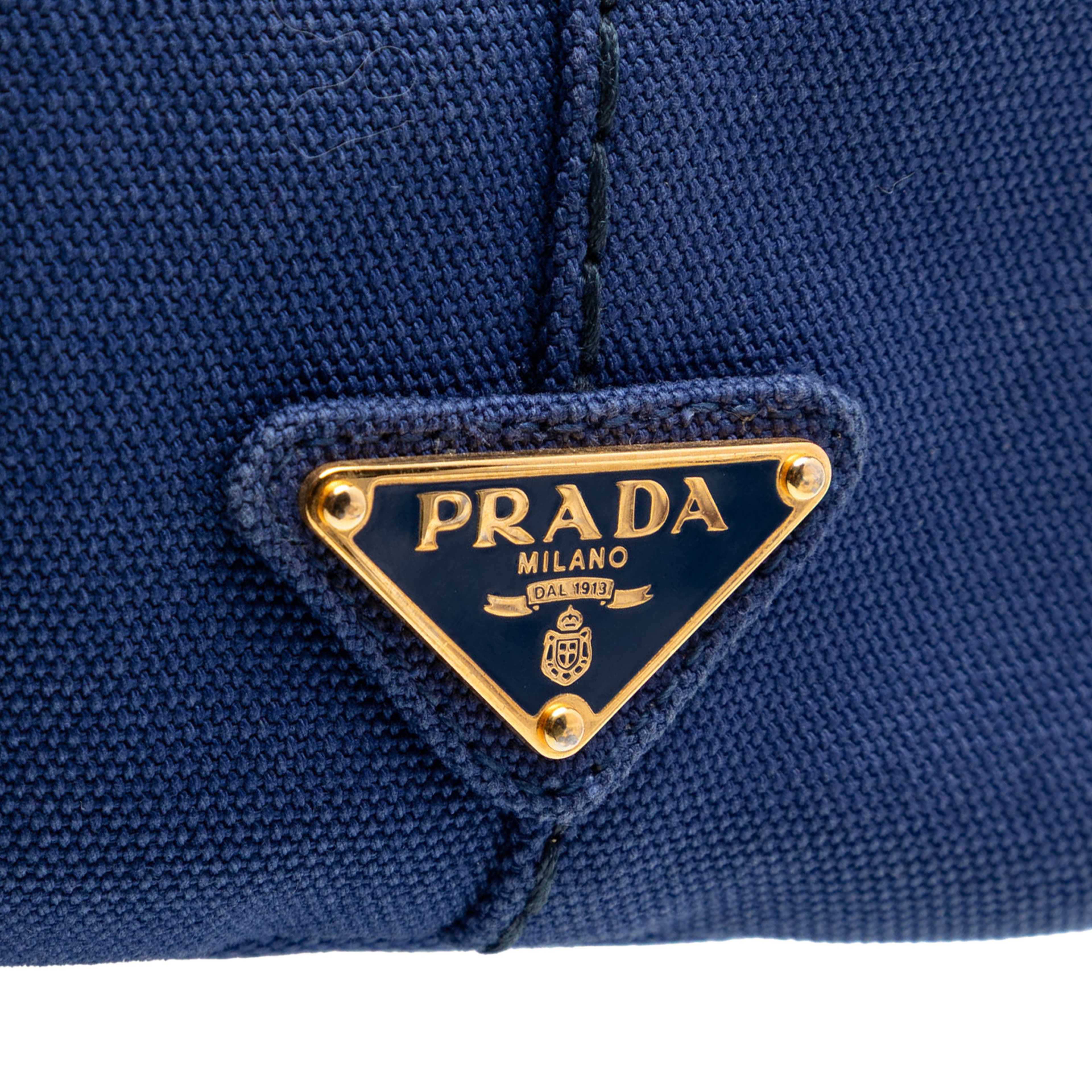 Prada Small Canvas Canapa Logo Satchel, från Luxclusif, i färgen dark blue. Klicka för att öppna bilden i stort format