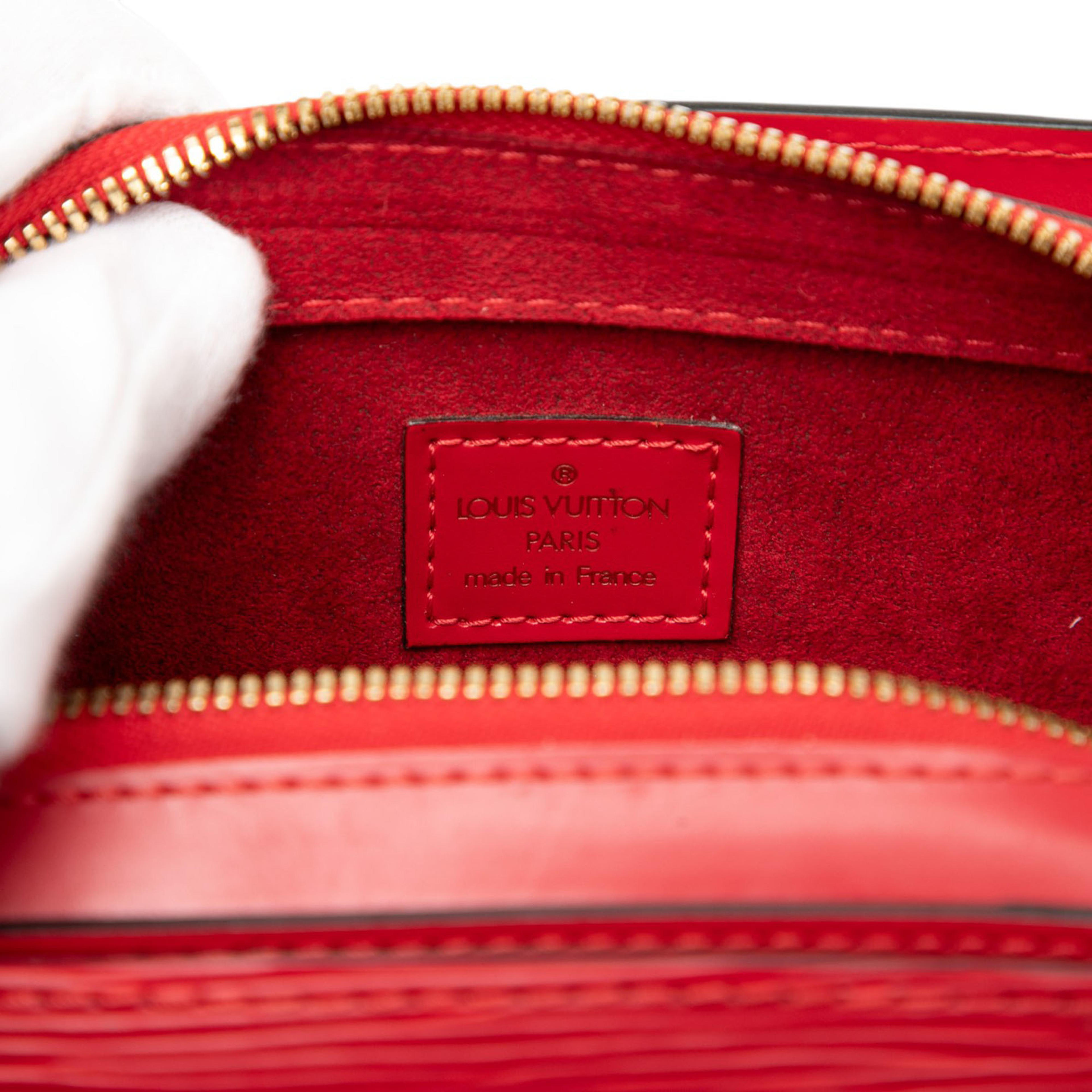 Louis Vuitton Epi Pont Neuf, från Luxclusif, i färgen red. Klicka för att öppna bilden i stort format