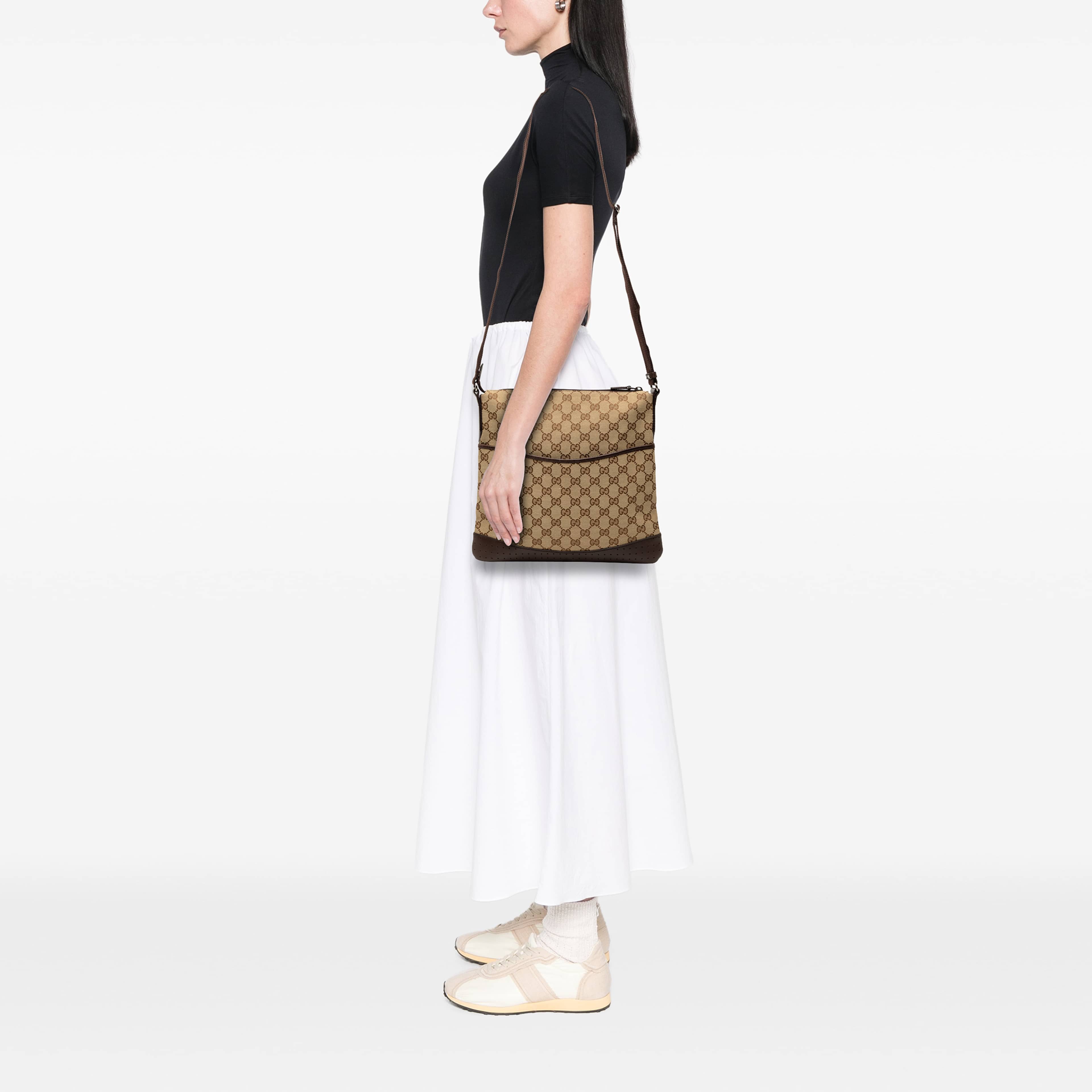 Gucci Gg Canvas Crossbody, från Luxclusif, i färgen beige. Klicka för att öppna bilden i stort format