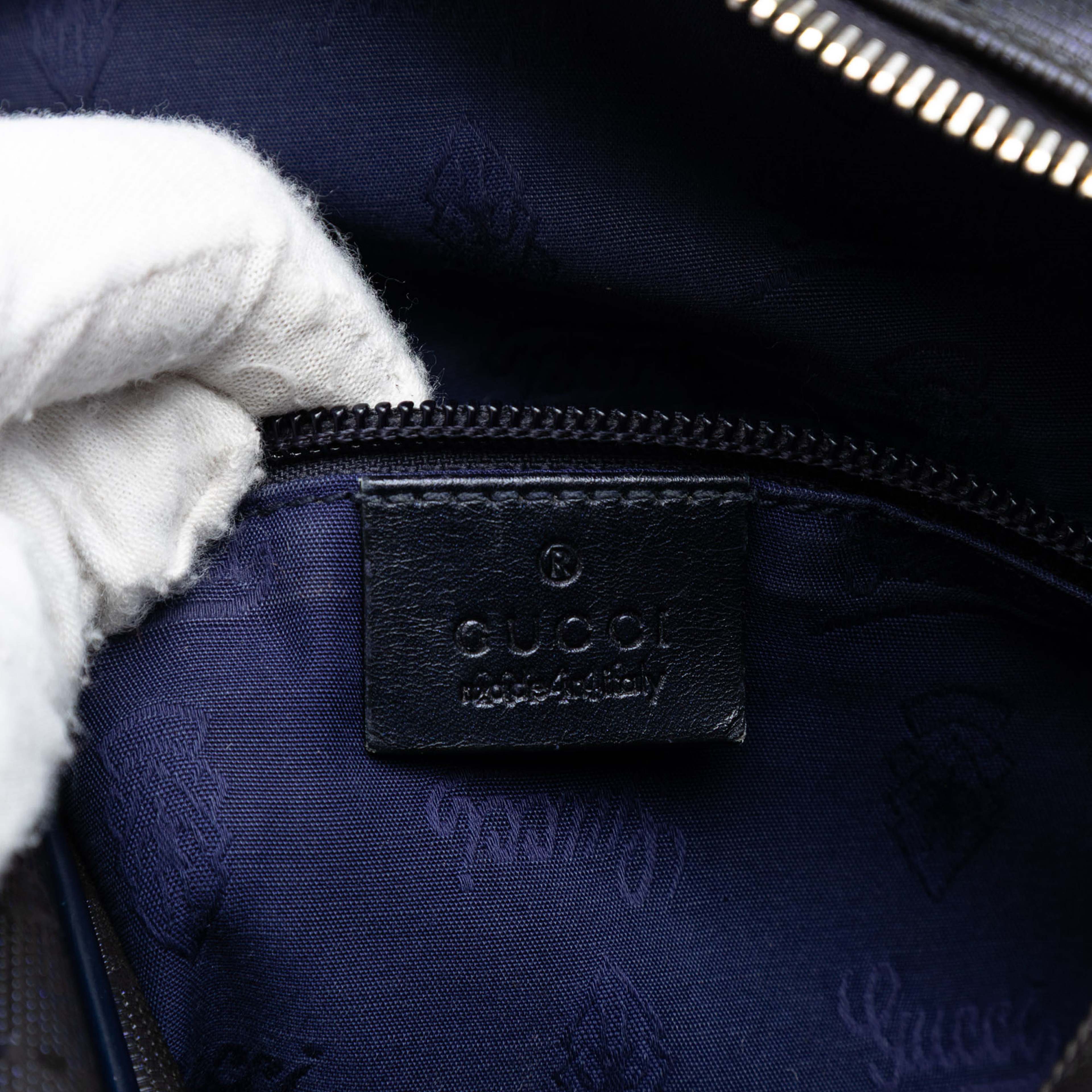 Gucci Gg Imprime Crossbody, från Luxclusif, i färgen navy. Klicka för att öppna bilden i stort format