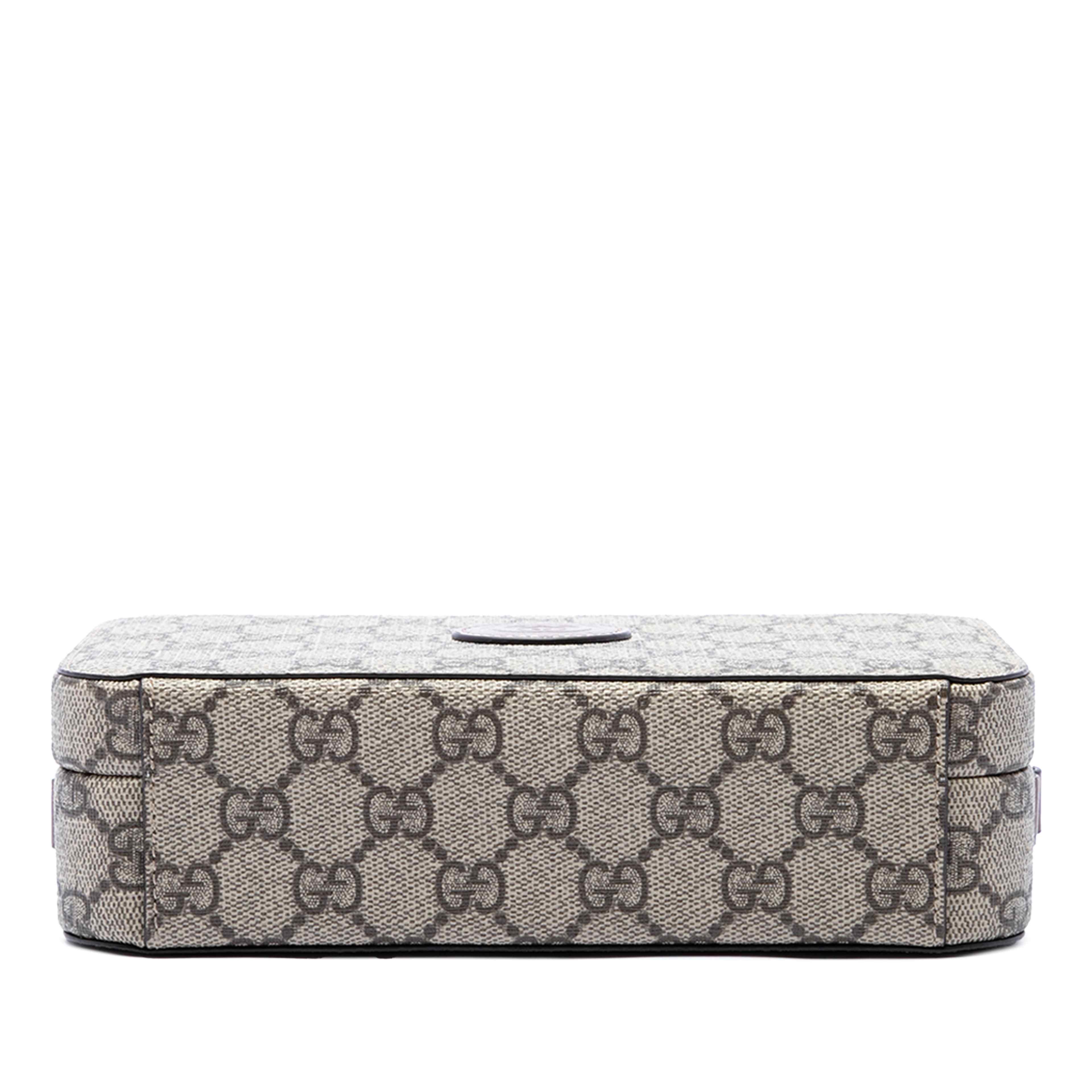 Gucci Gg Supreme Interlocking G Crossbody, från Luxclusif, i färgen beige. Klicka för att öppna bilden i stort format