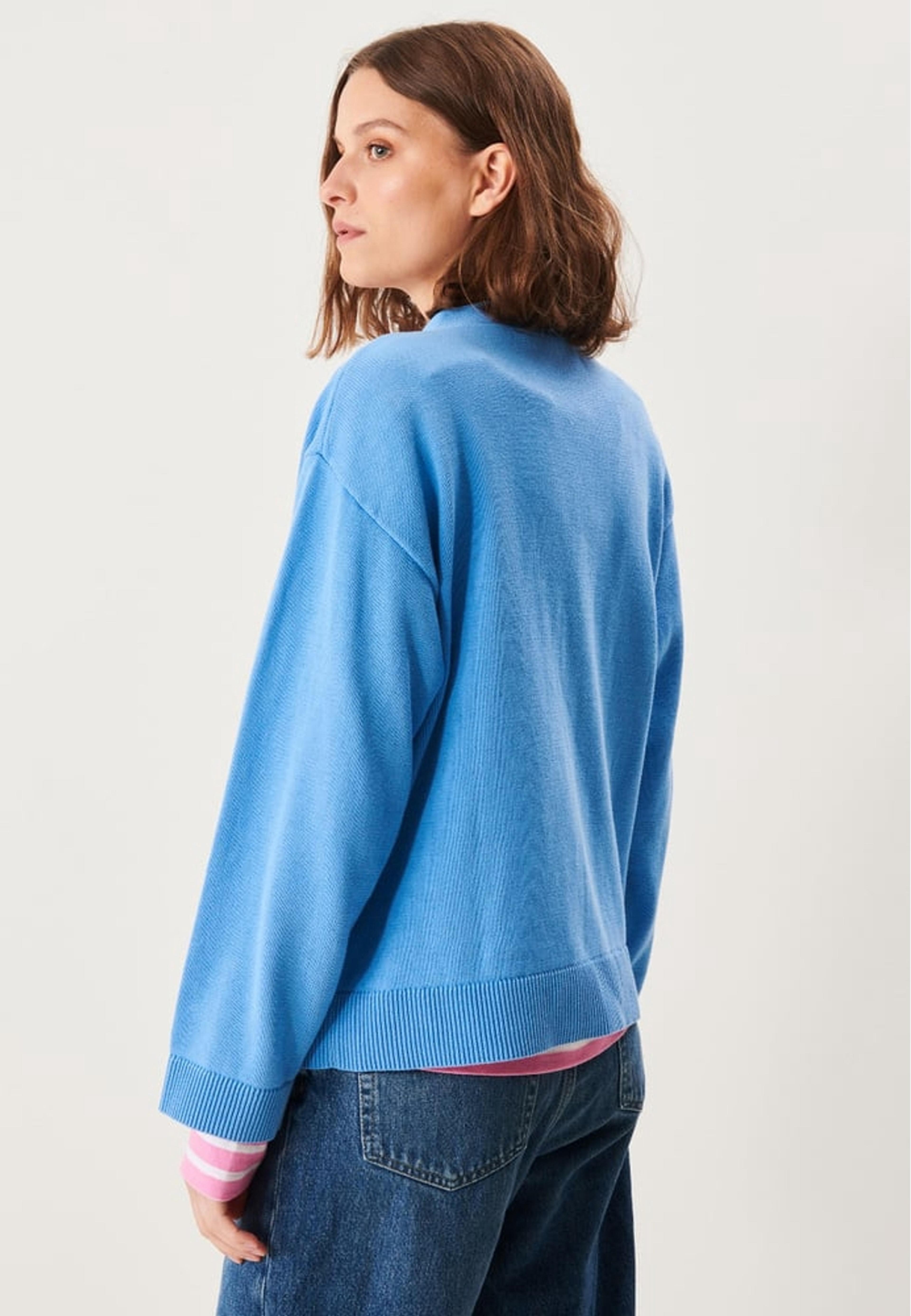 Esta Cardigan, från Jumperfabriken, i färgen light blue. Klicka för att öppna bilden i stort format