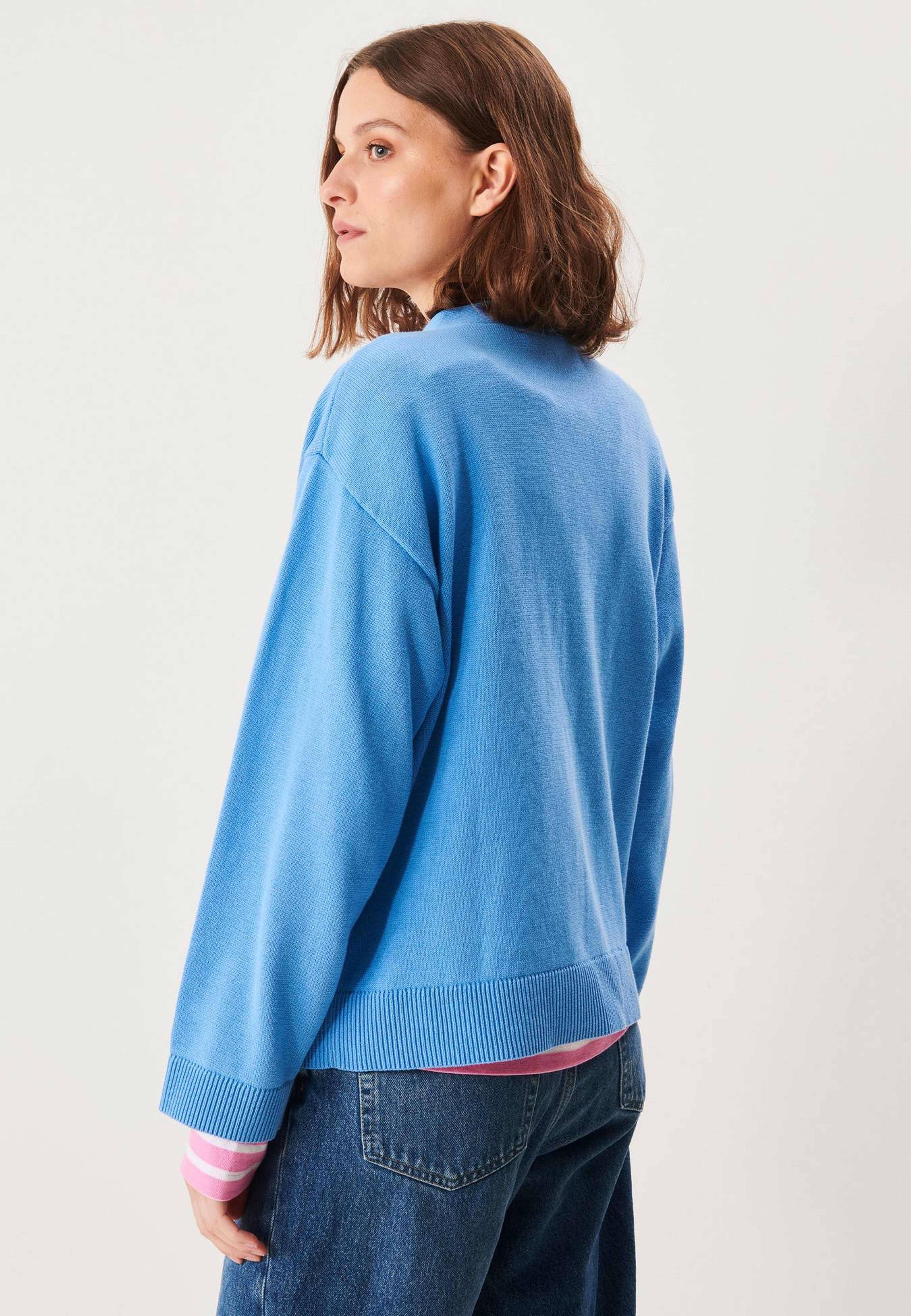 Esta Cardigan, från Jumperfabriken, i färgen light blue. Klicka för att öppna bilden i stort format