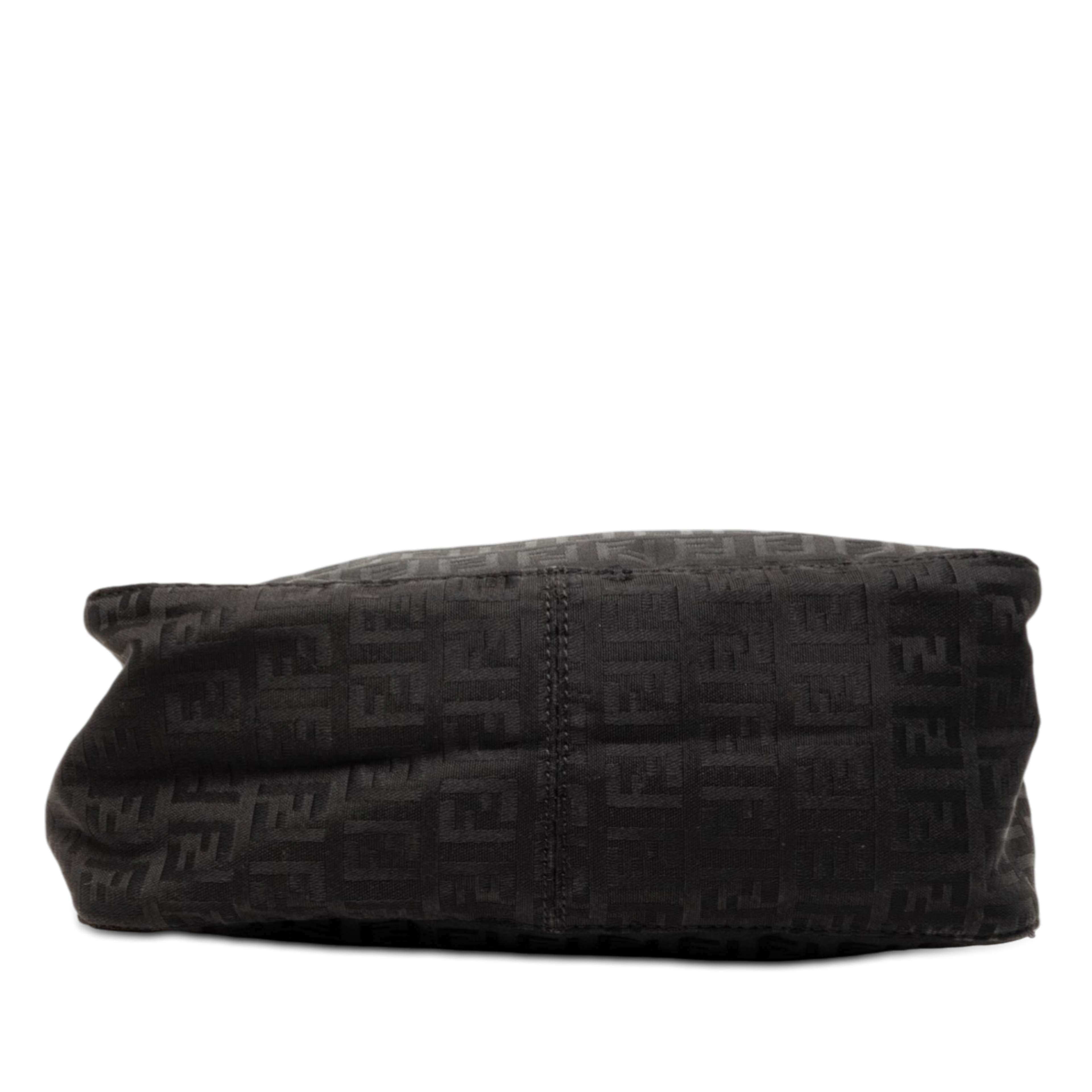 Fendi Zucchino Canvas Handbag, från Luxclusif, i färgen svart. Klicka för att öppna bilden i stort format