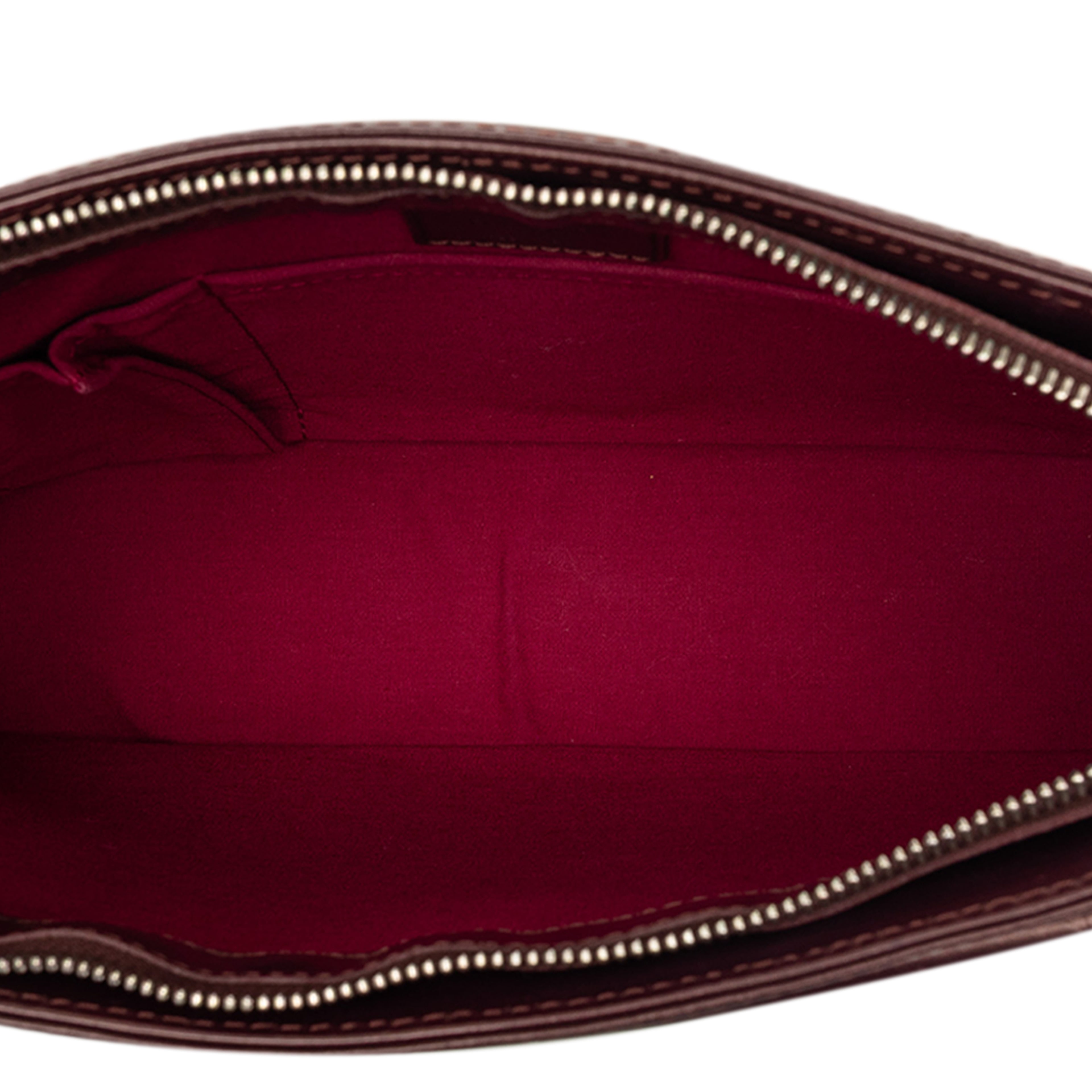 Louis Vuitton Monogram Mat Alston, från Luxclusif, i färgen burgundy. Klicka för att öppna bilden i stort format