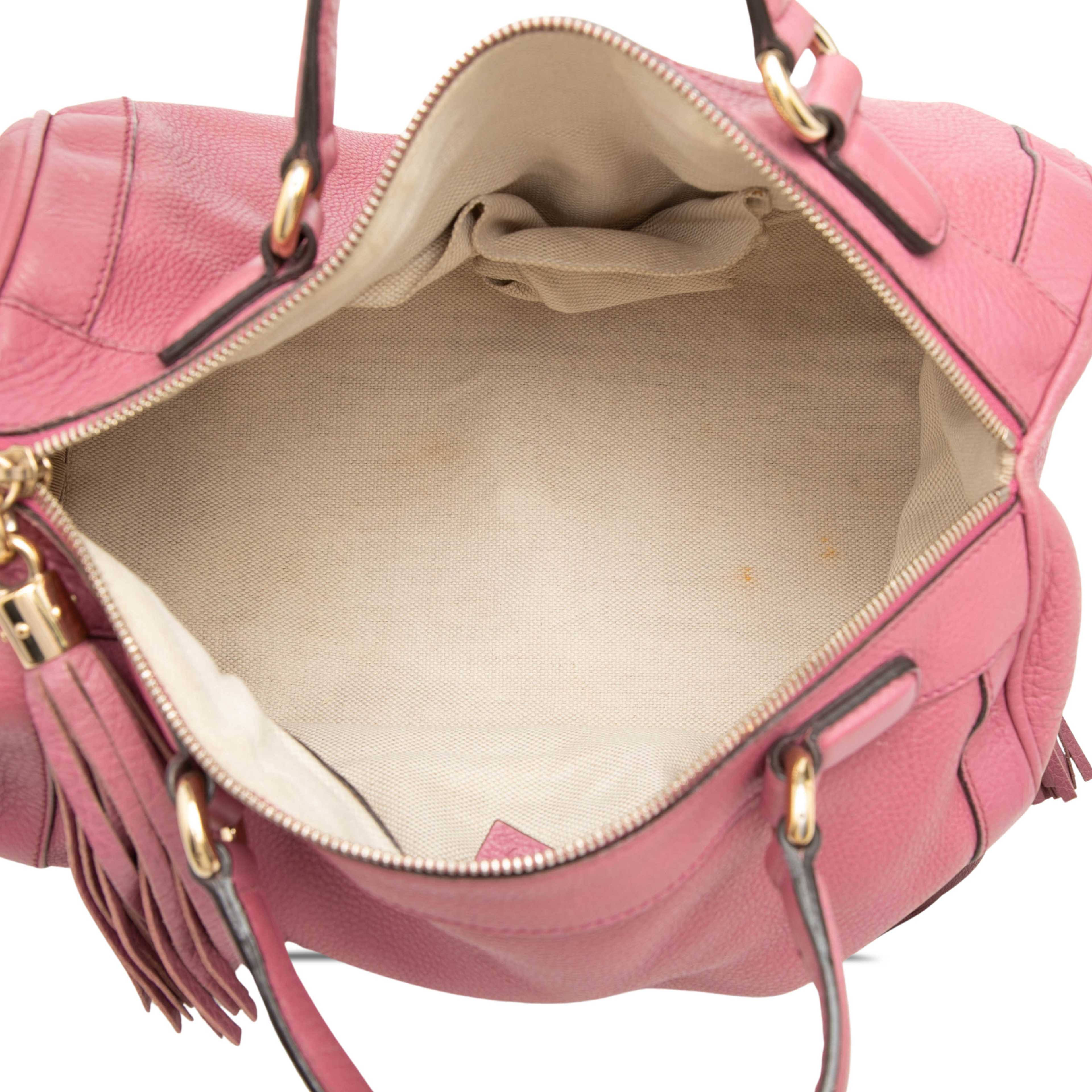 Gucci Medium Pebbled Calfskin Soho Boston Bag, från Luxclusif, i färgen rosa. Klicka för att öppna bilden i stort format