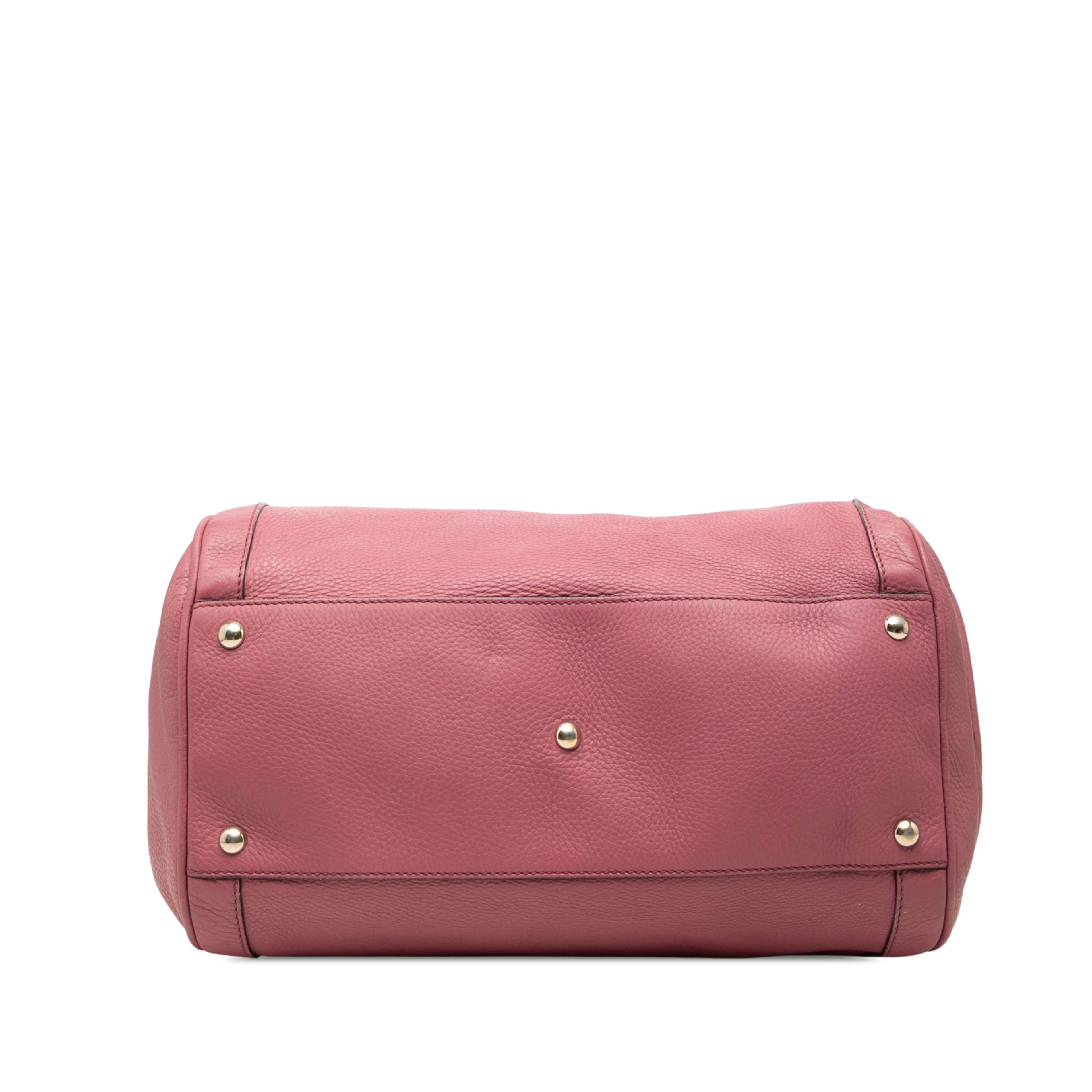 Gucci Medium Pebbled Calfskin Soho Boston Bag, från Luxclusif, i färgen rosa. Klicka för att öppna bilden i stort format
