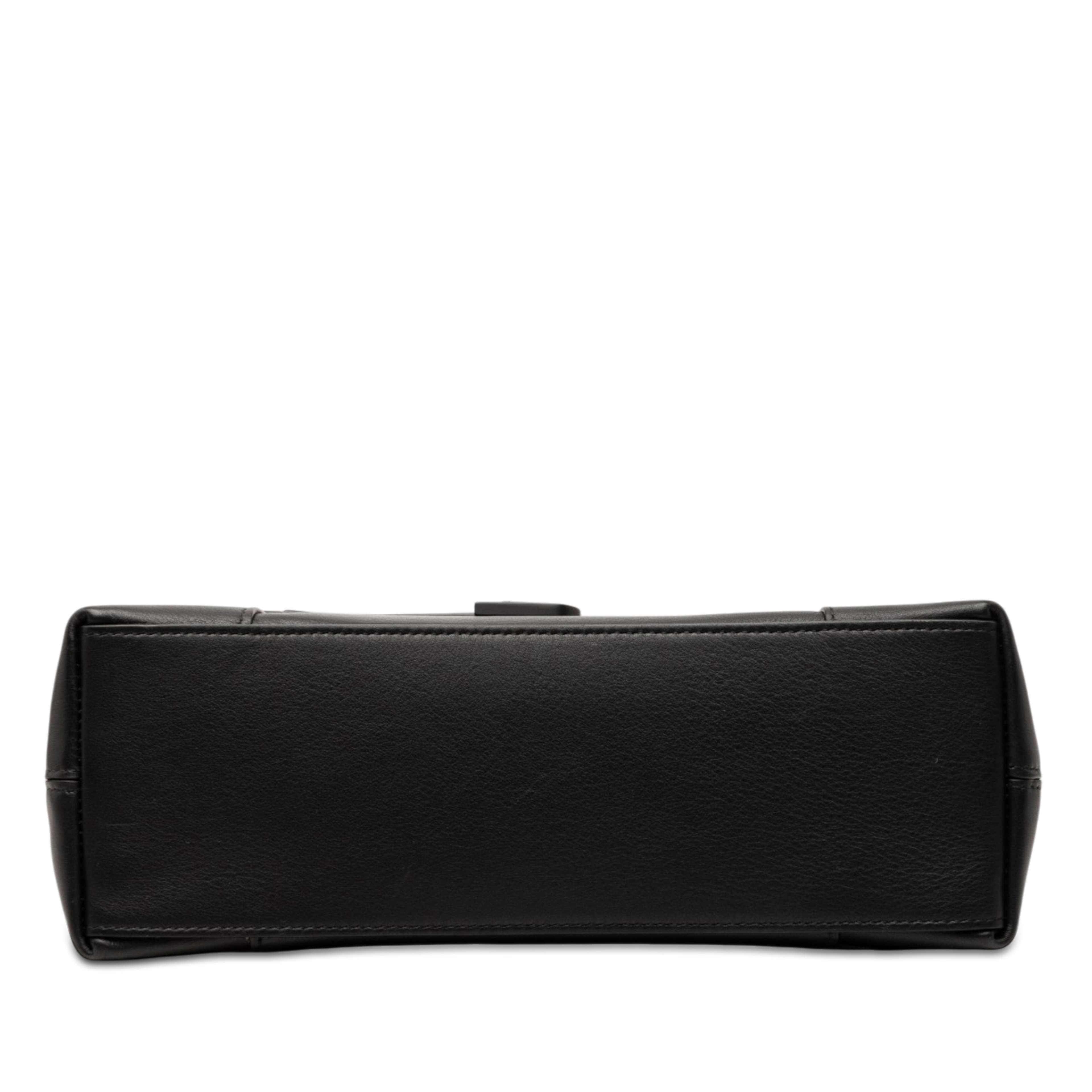 Balenciaga Small Calfskin Downtown Crossbody, från Luxclusif, i färgen svart. Klicka för att öppna bilden i stort format