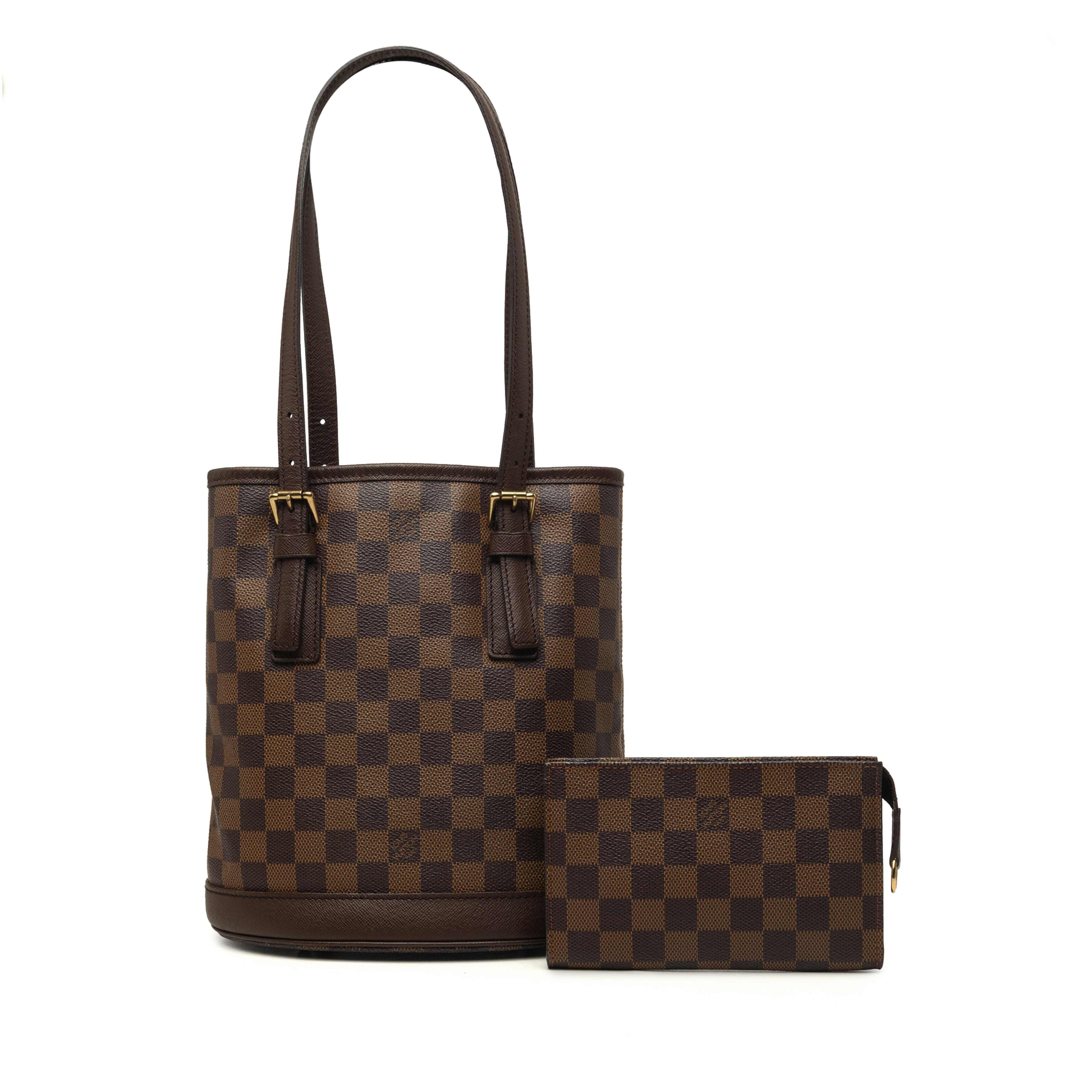 Louis Vuitton Damier Ebene Marais, från Luxclusif, i färgen brun. Klicka för att öppna bilden i stort format