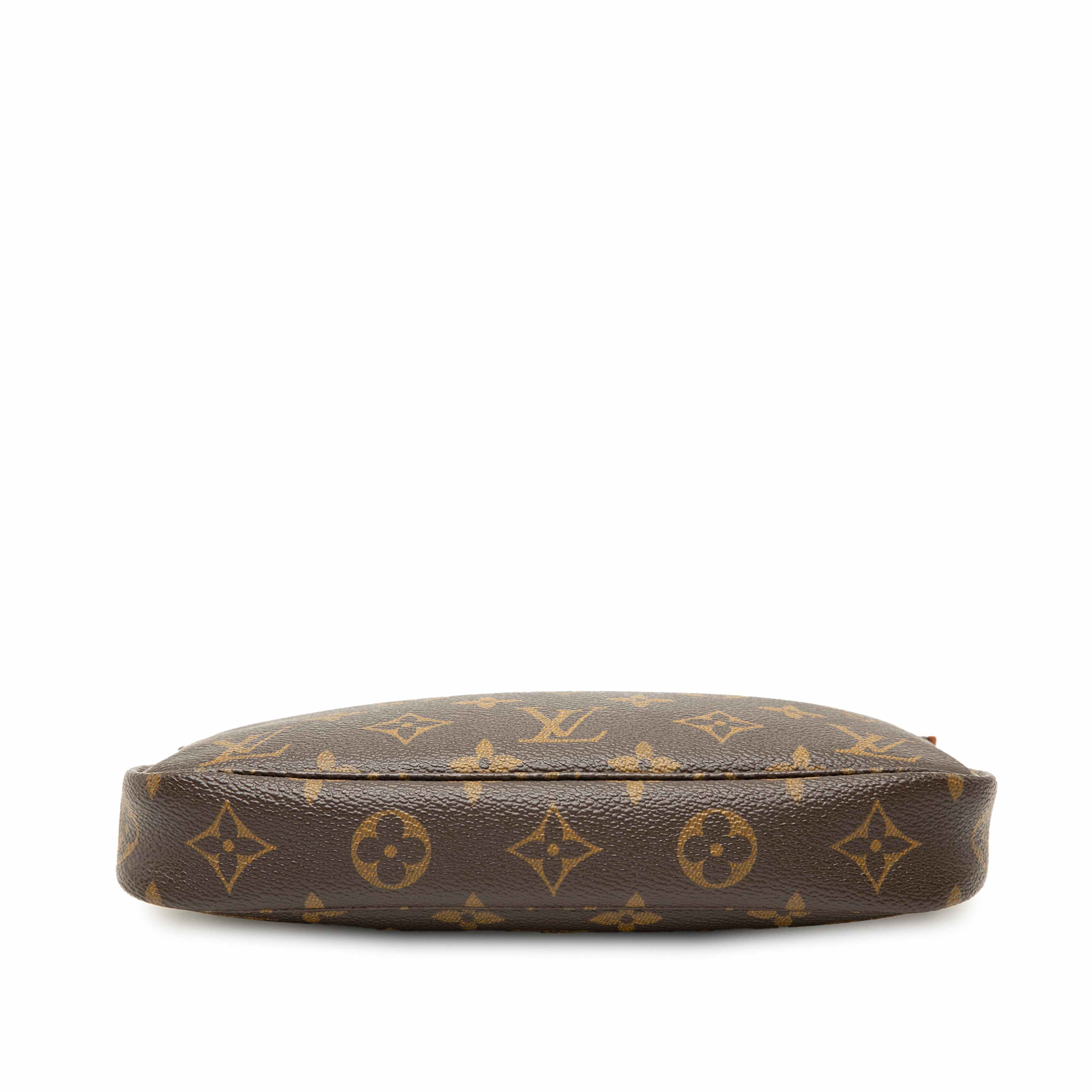 Louis Vuitton Monogram Pochette Accessoires, från Luxclusif, i färgen brun. Klicka för att öppna bilden i stort format
