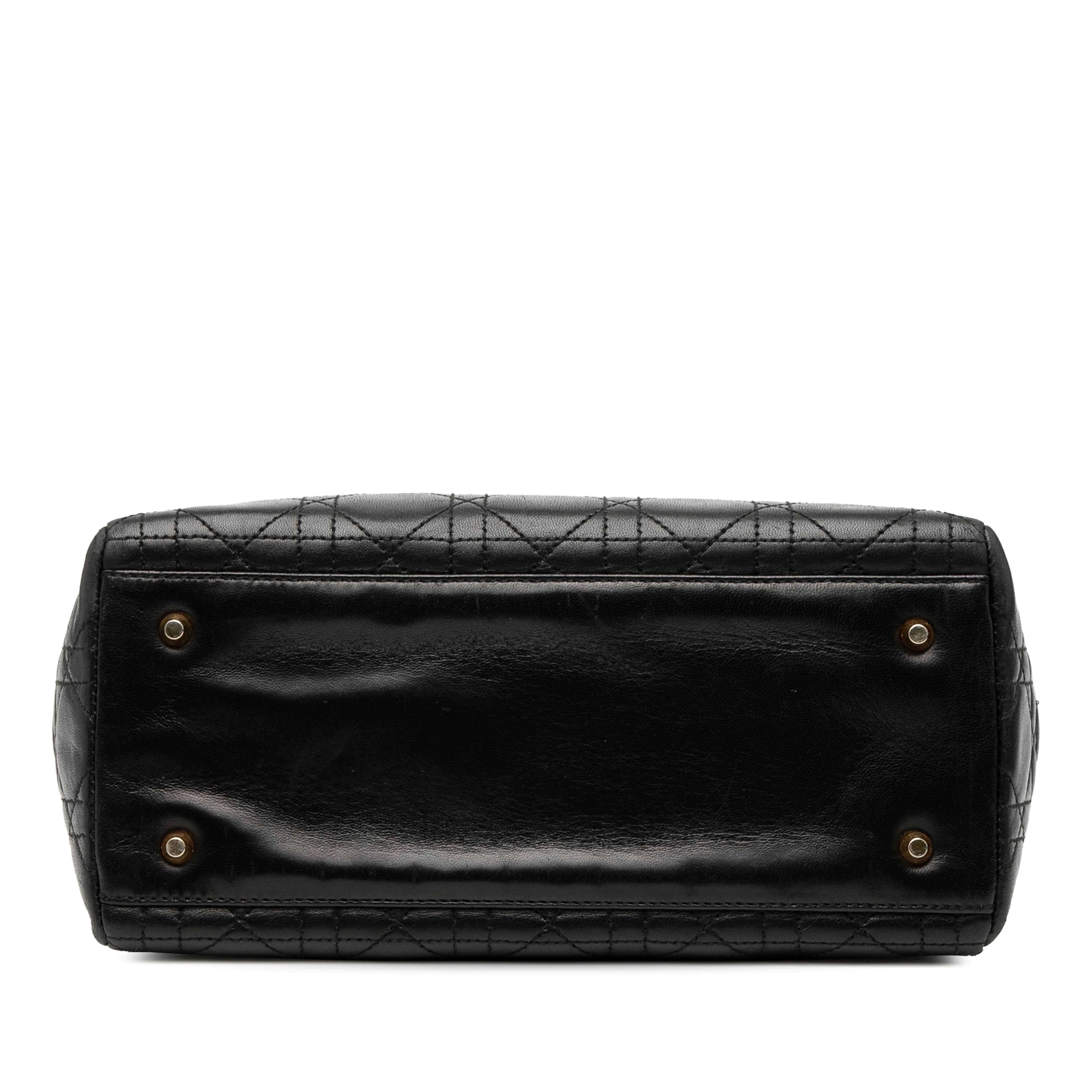 Dior Medium Lambskin Cannage Lady Dior, från Luxclusif, i färgen black. Klicka för att öppna bilden i stort format