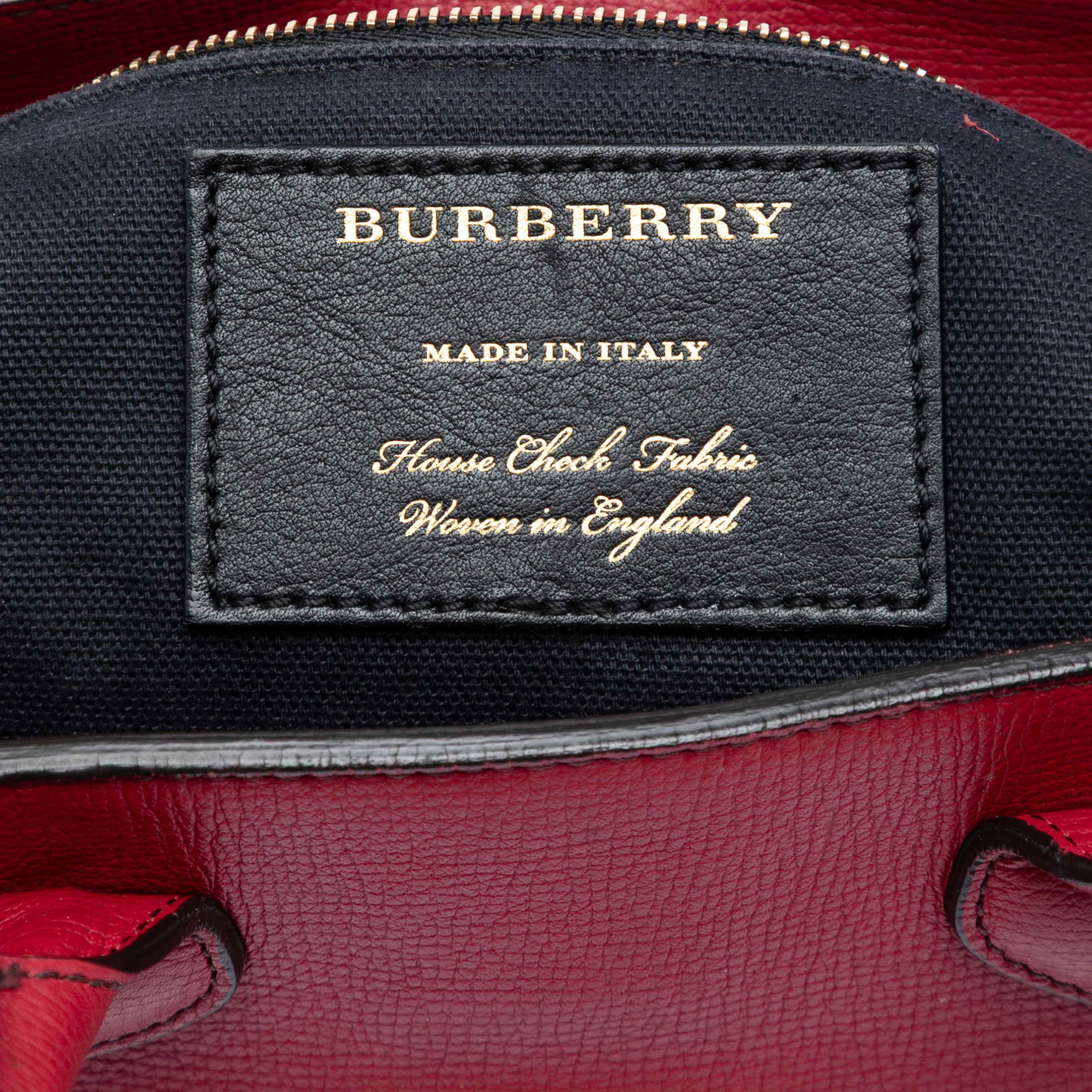 Burberry Small Grainy Calfskin And House Check Banner Satchel, från Luxclusif, i färgen red. Klicka för att öppna bilden i stort format