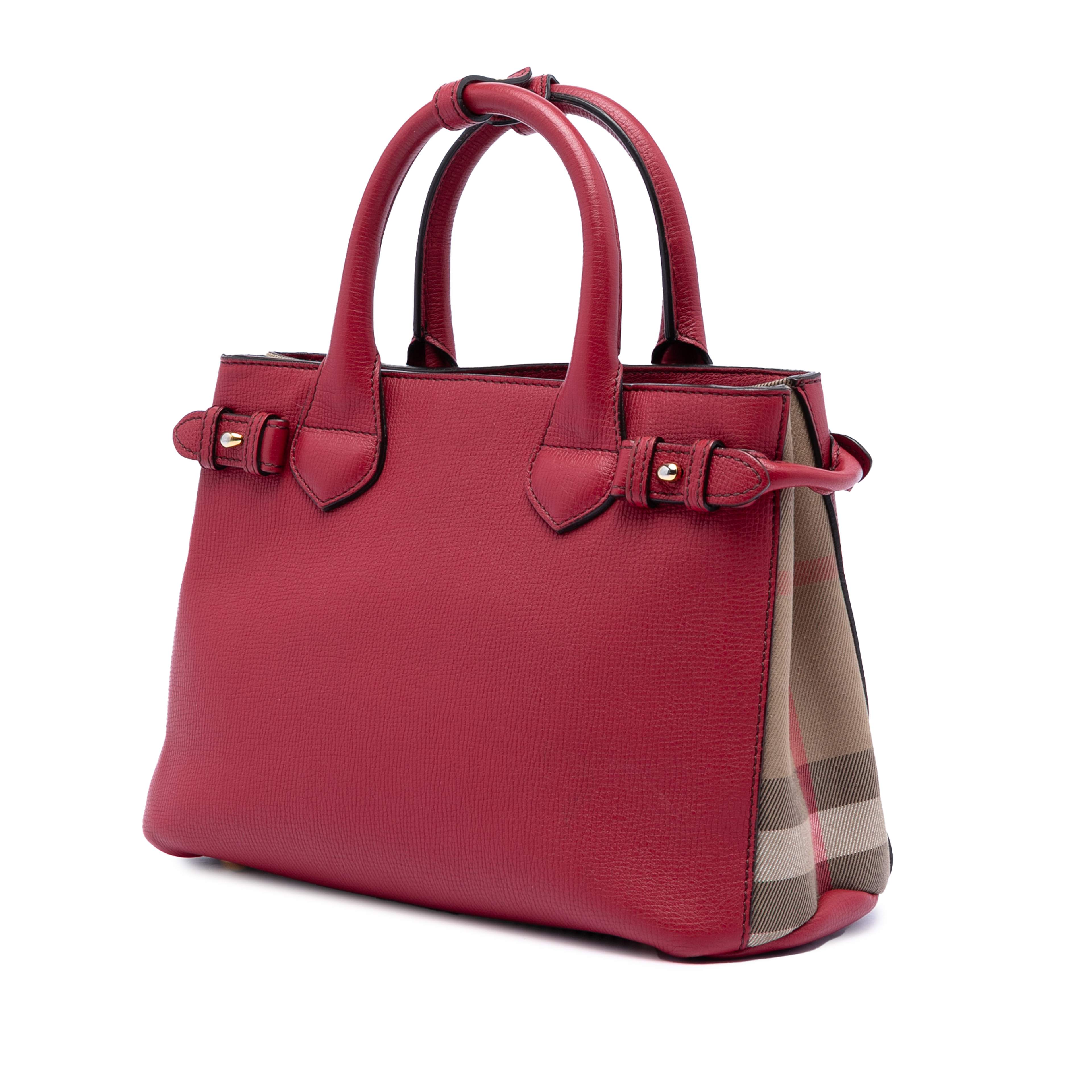 Burberry Small Grainy Calfskin And House Check Banner Satchel, från Luxclusif, i färgen red. Klicka för att öppna bilden i stort format