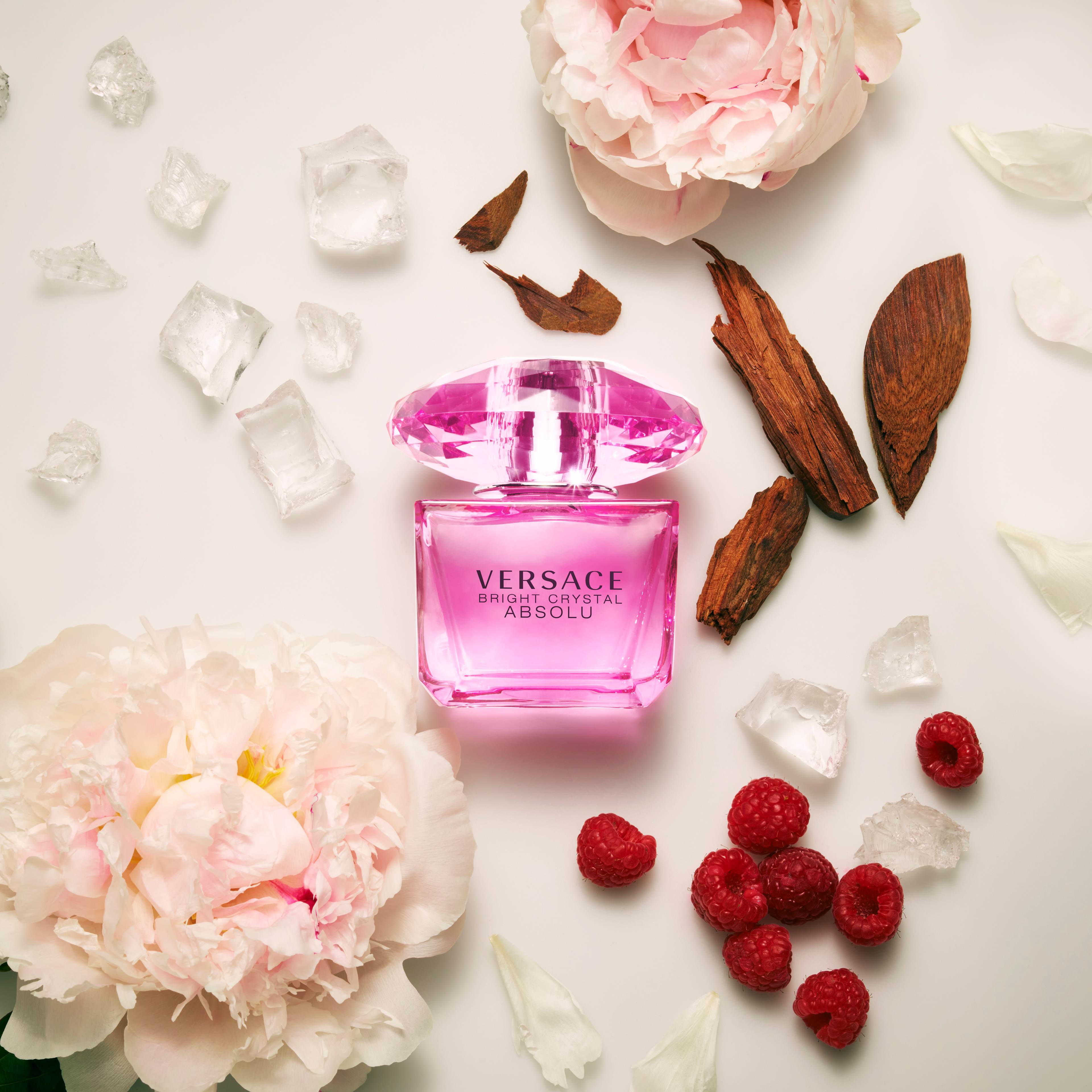 Bright Chrystal Absolu EdP, från Versace. Klicka för att öppna bilden i stort format