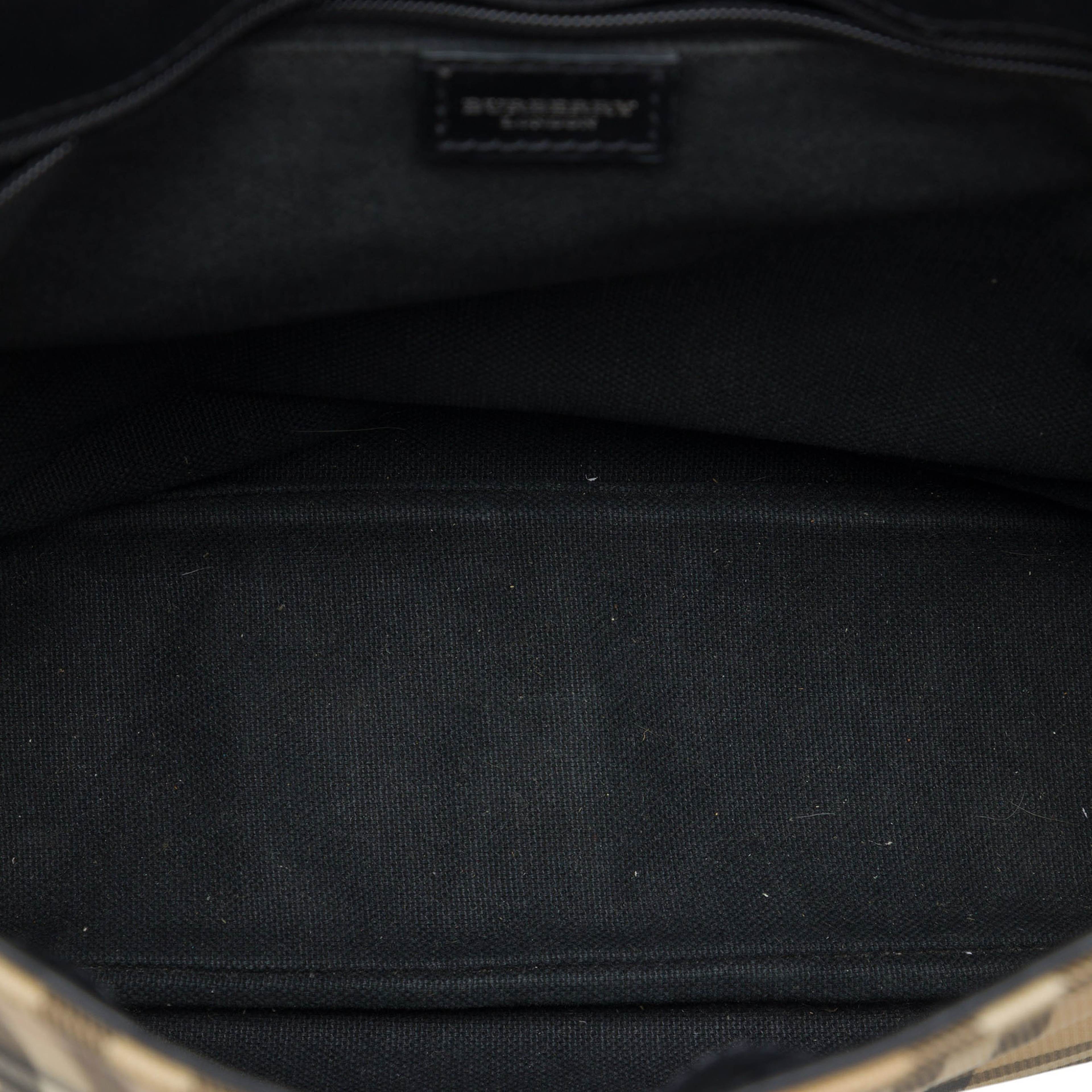 Burberry House Check Coated Canvas Shoulder Bag, från Luxclusif, i färgen beige. Klicka för att öppna bilden i stort format