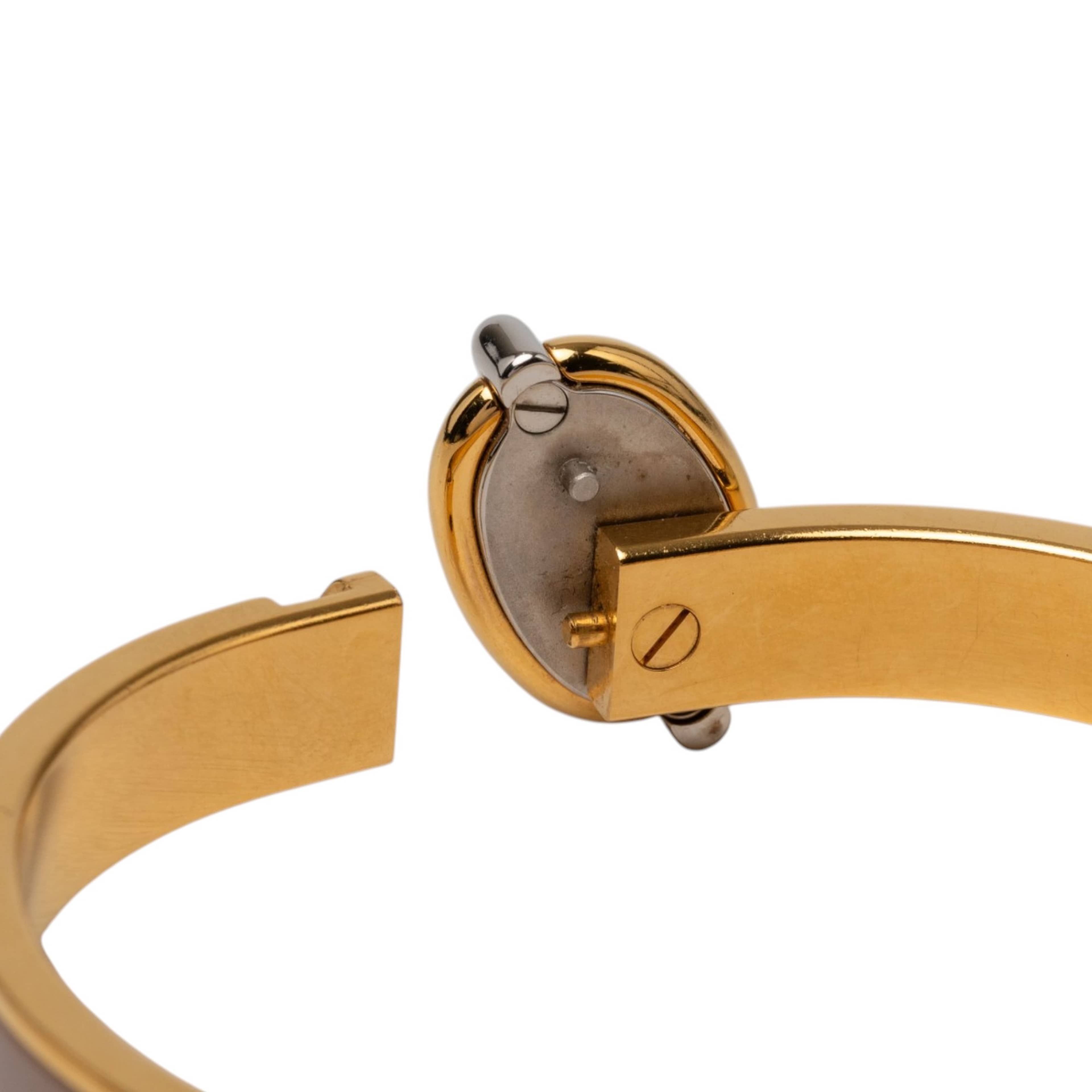 Hermès Mini Enamel Clic Chaine D Ancre Bracelet Pm, från Luxclusif, i färgen taupe. Klicka för att öppna bilden i stort format