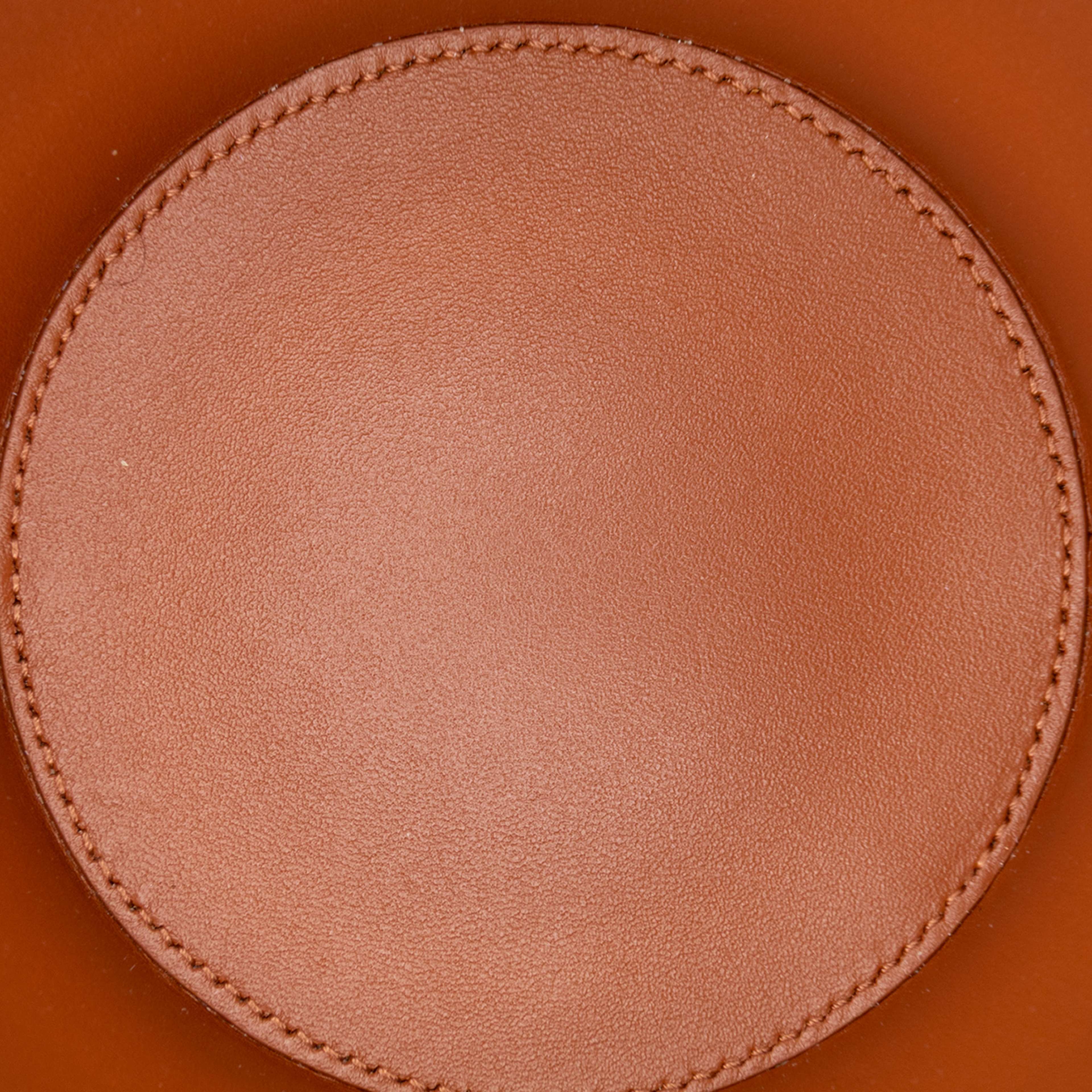 Celine Triomphe Coated Canvas Triomphe Nina Minaudiere Bag, från Luxclusif, i färgen dark brown. Klicka för att öppna bilden i stort format