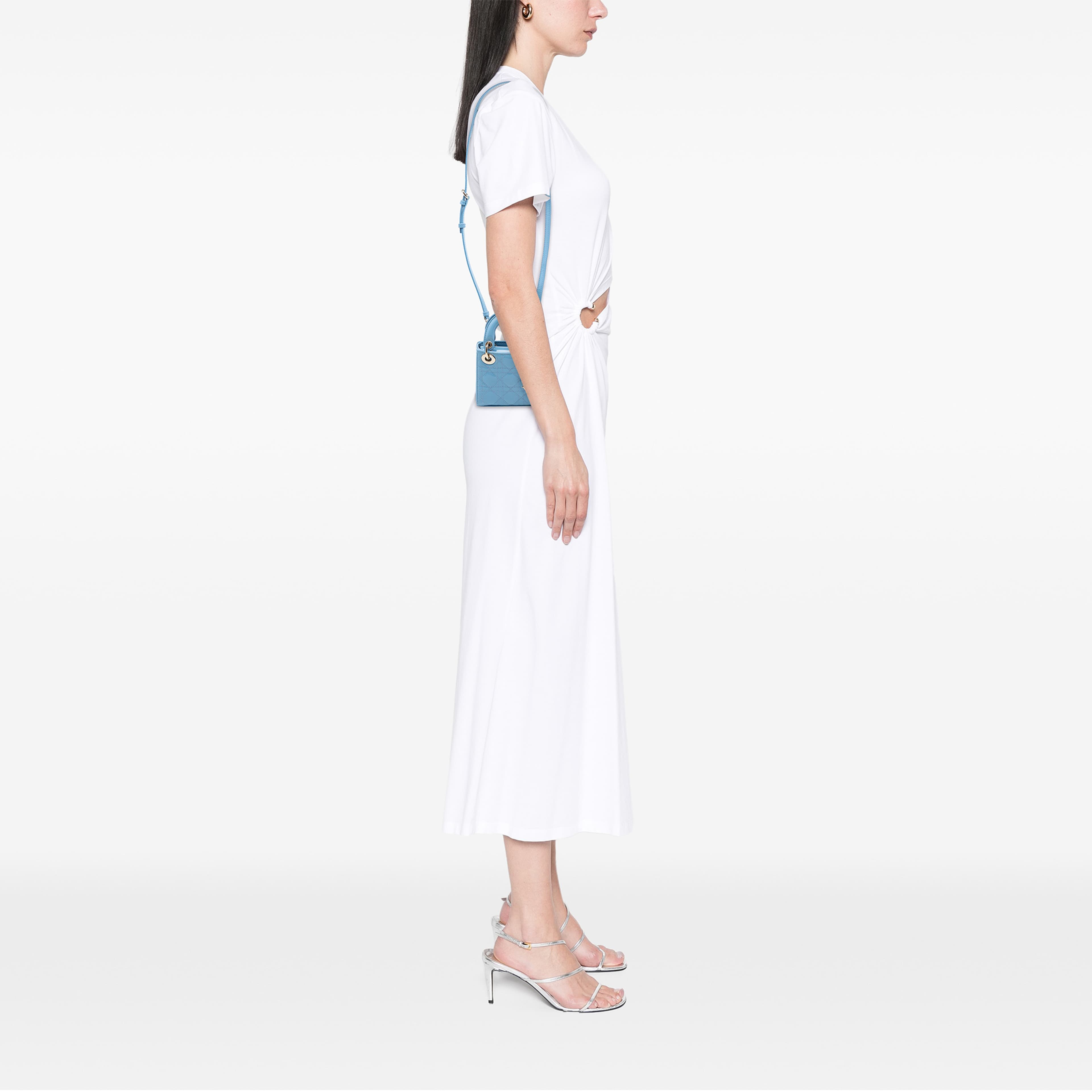 Dior Micro Patent Cannage Lady Dior, från Luxclusif, i färgen blå. Klicka för att öppna bilden i stort format