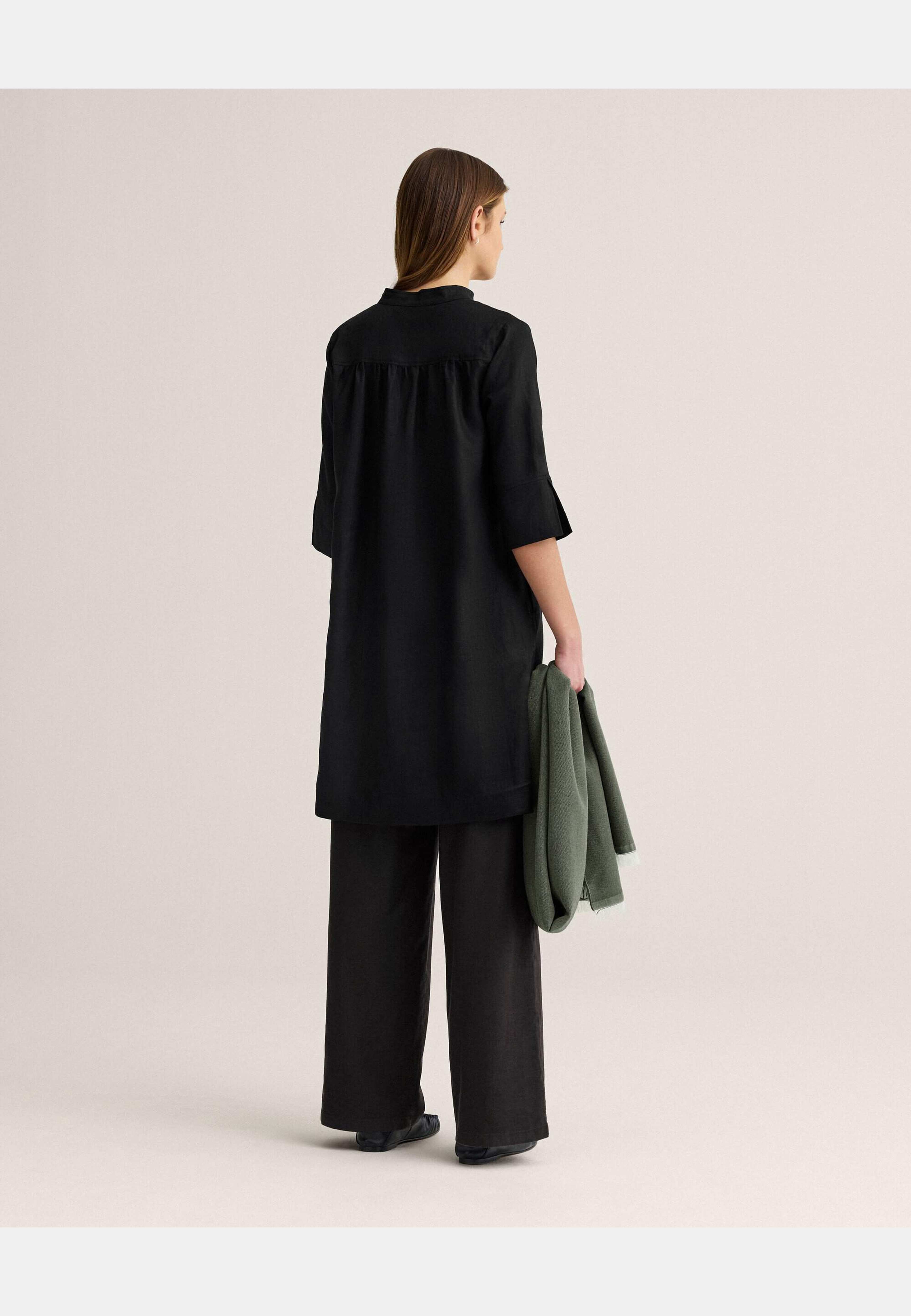 Thea Linen Dress, från Newhouse, i färgen svart. Klicka för att öppna bilden i stort format