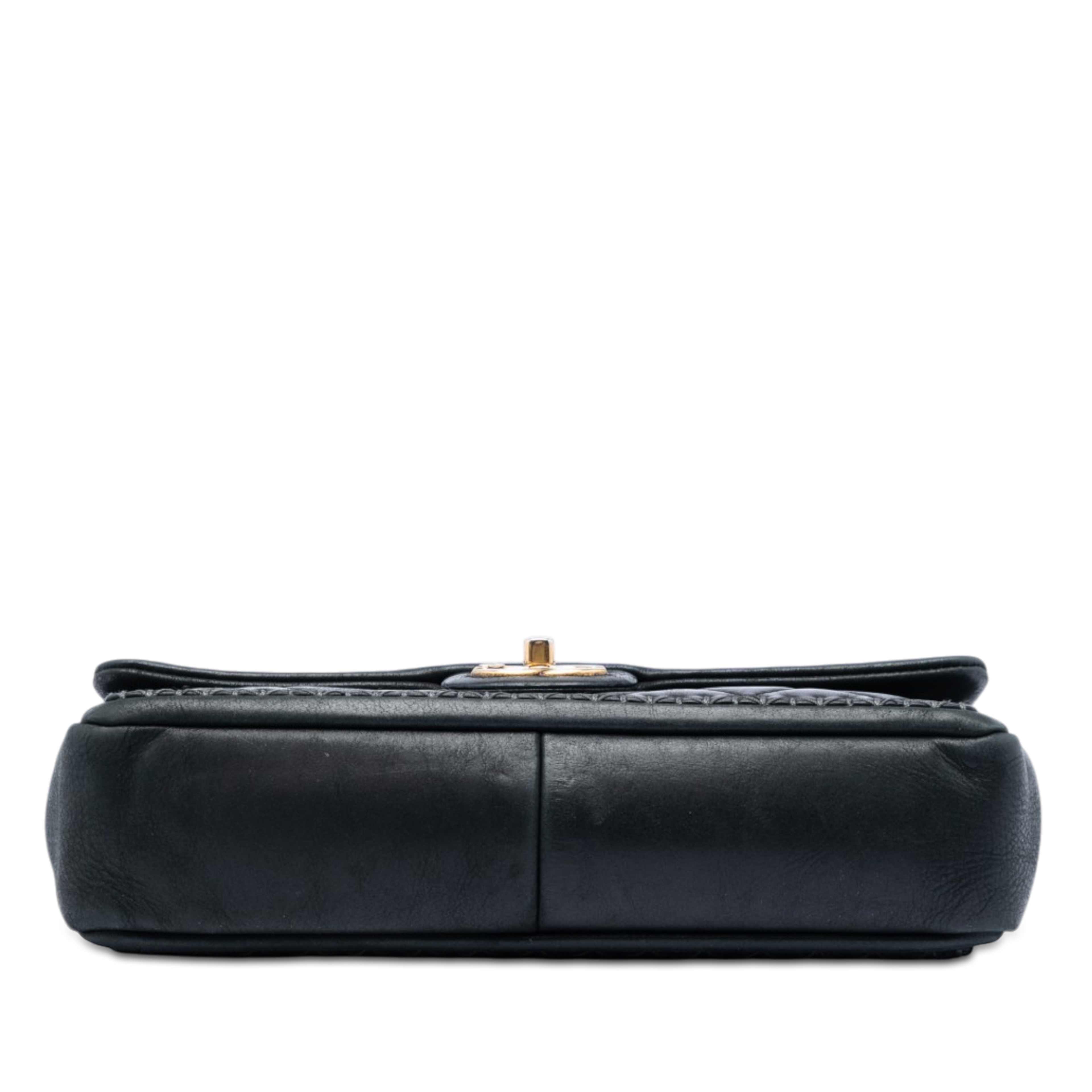 Chanel Cc Quilted Iridescent Calfskin Whipstitch Single Flap, från Luxclusif, i färgen svart. Klicka för att öppna bilden i stort format