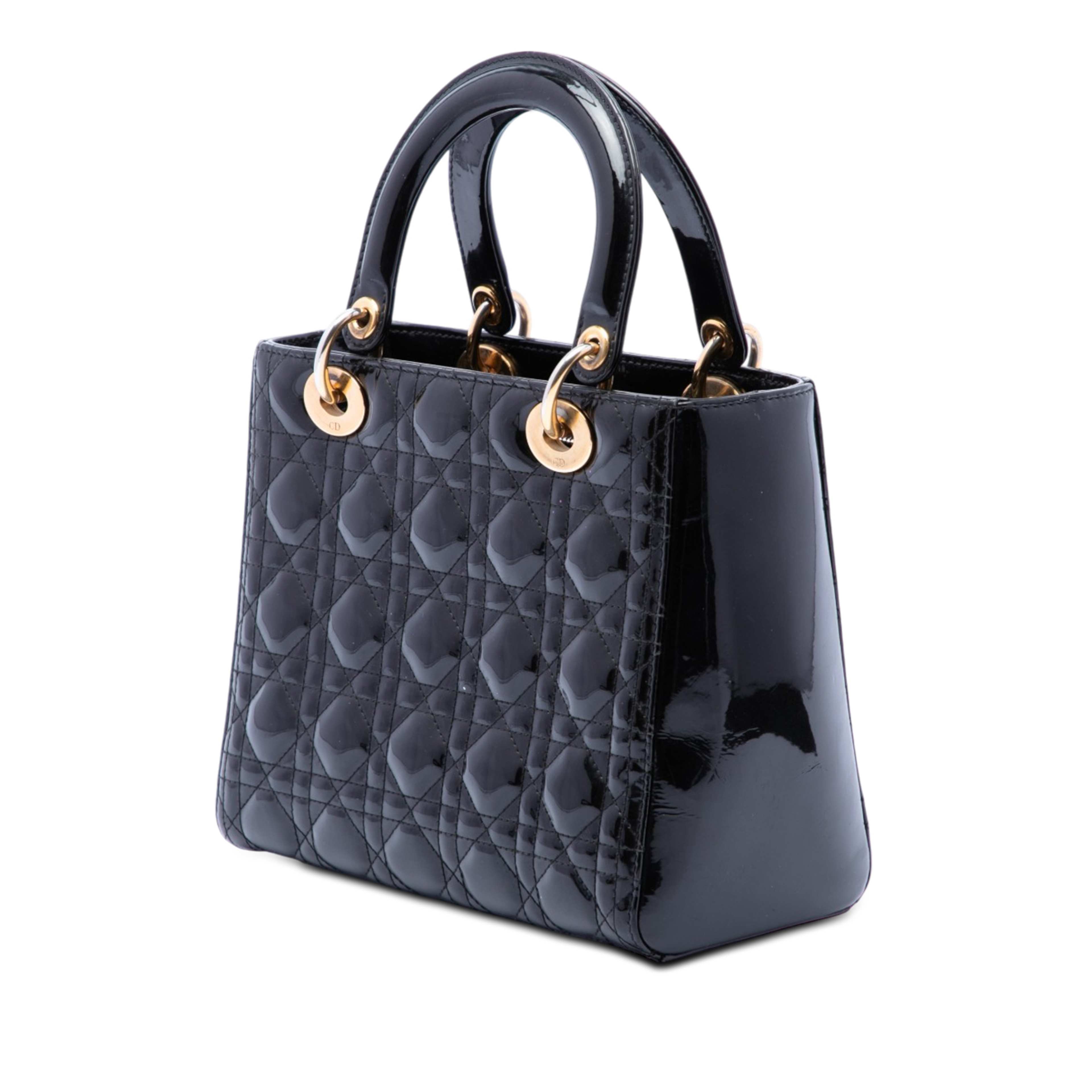 Dior Medium Patent Cannage Lady Dior, från Luxclusif, i färgen svart. Klicka för att öppna bilden i stort format