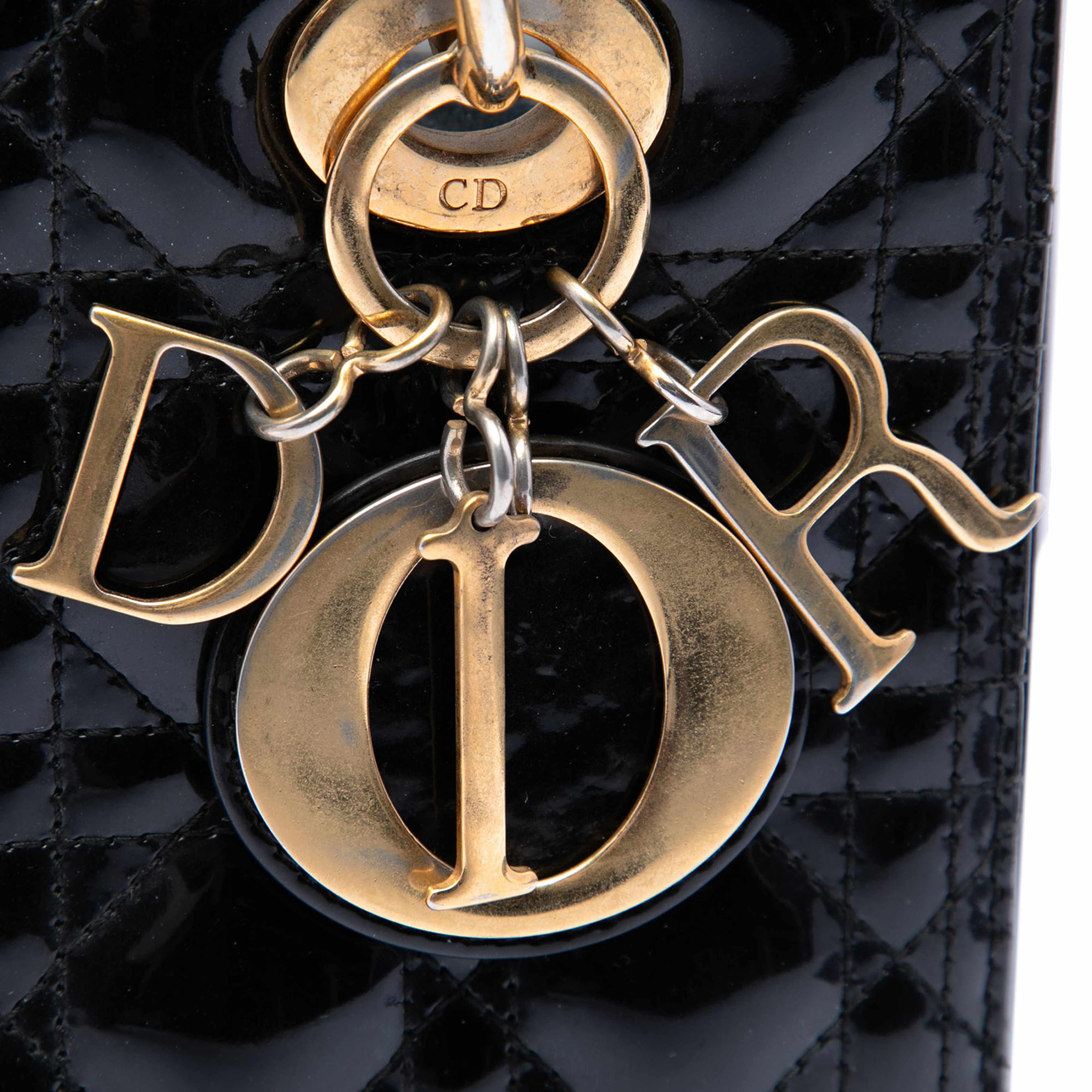Dior Medium Patent Cannage Lady Dior, från Luxclusif, i färgen svart. Klicka för att öppna bilden i stort format