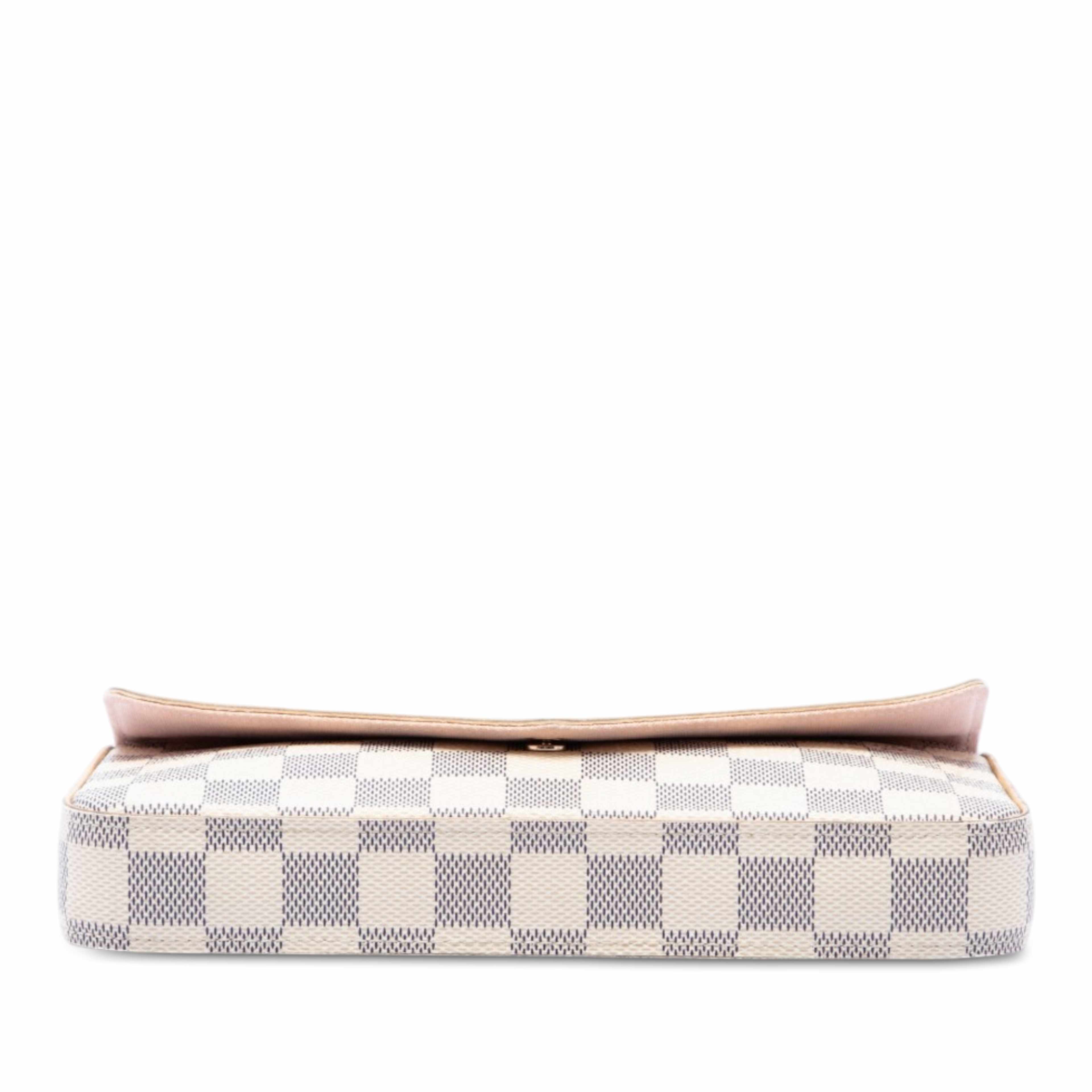 Louis Vuitton Damier Azur Pochette Felicie, från Luxclusif, i färgen vit. Klicka för att öppna bilden i stort format