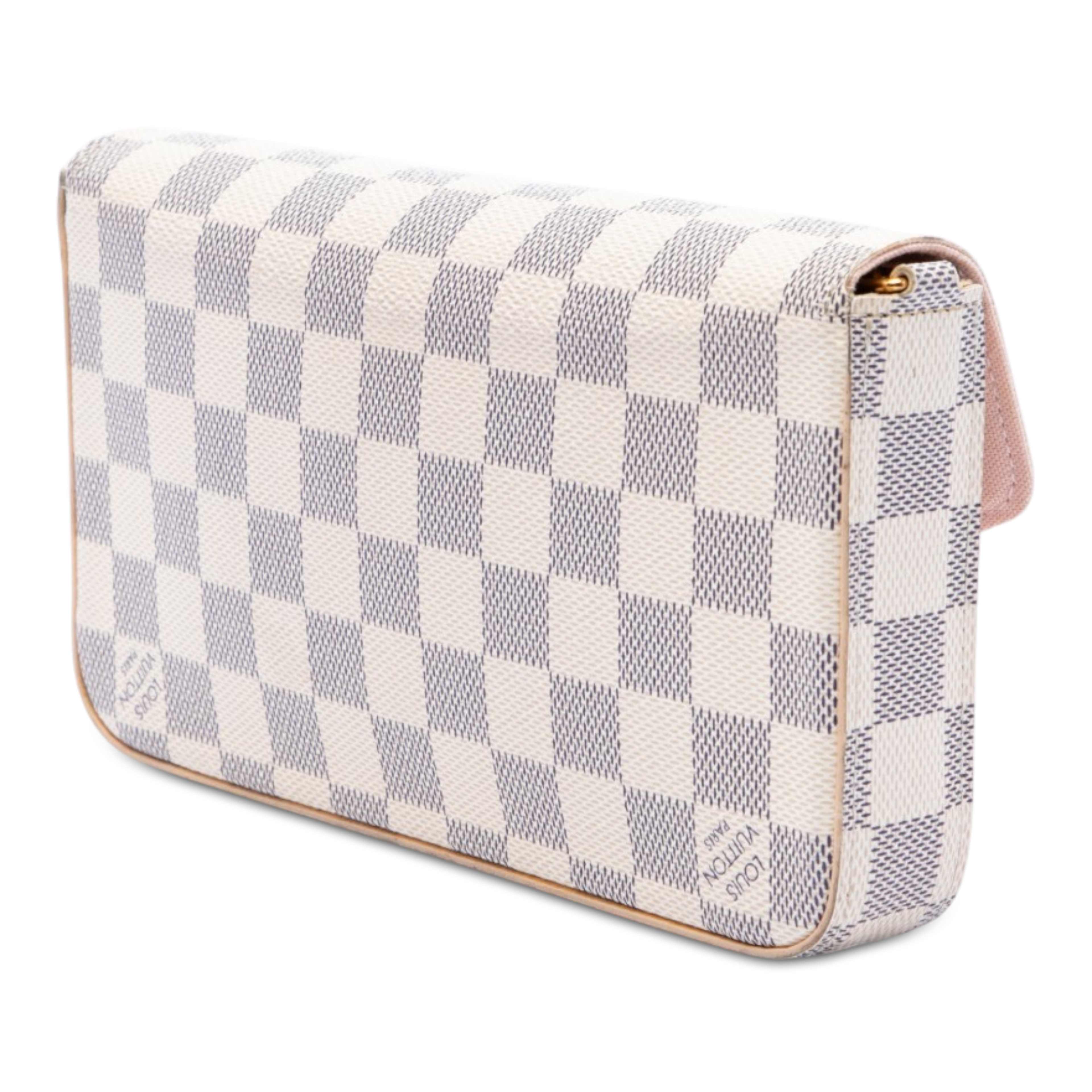 Louis Vuitton Damier Azur Pochette Felicie, från Luxclusif, i färgen vit. Klicka för att öppna bilden i stort format