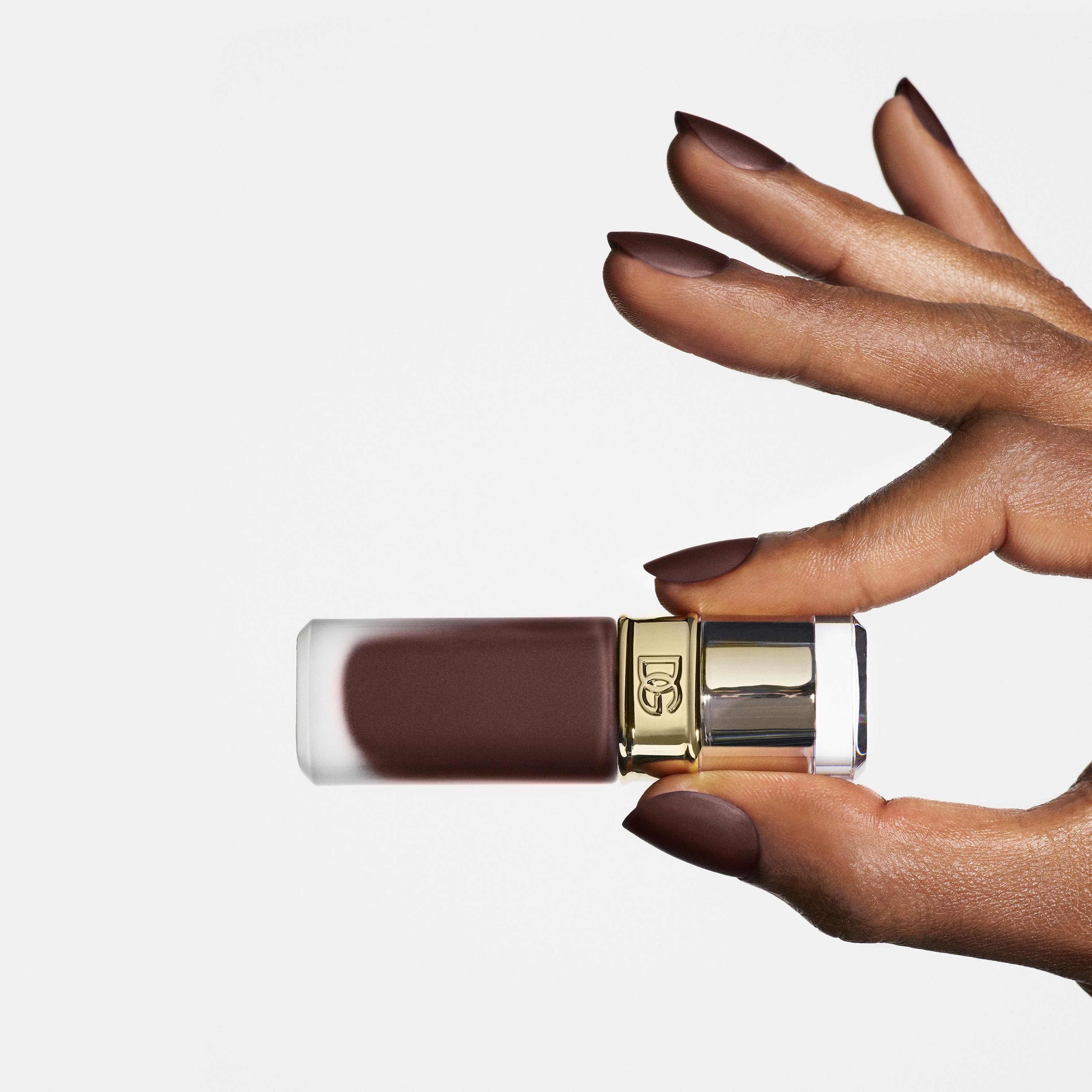 Nailed it! Quick Dry Lasting Nail Lacquer, från Dolce & Gabbana, i färgen My Plum Mocha.