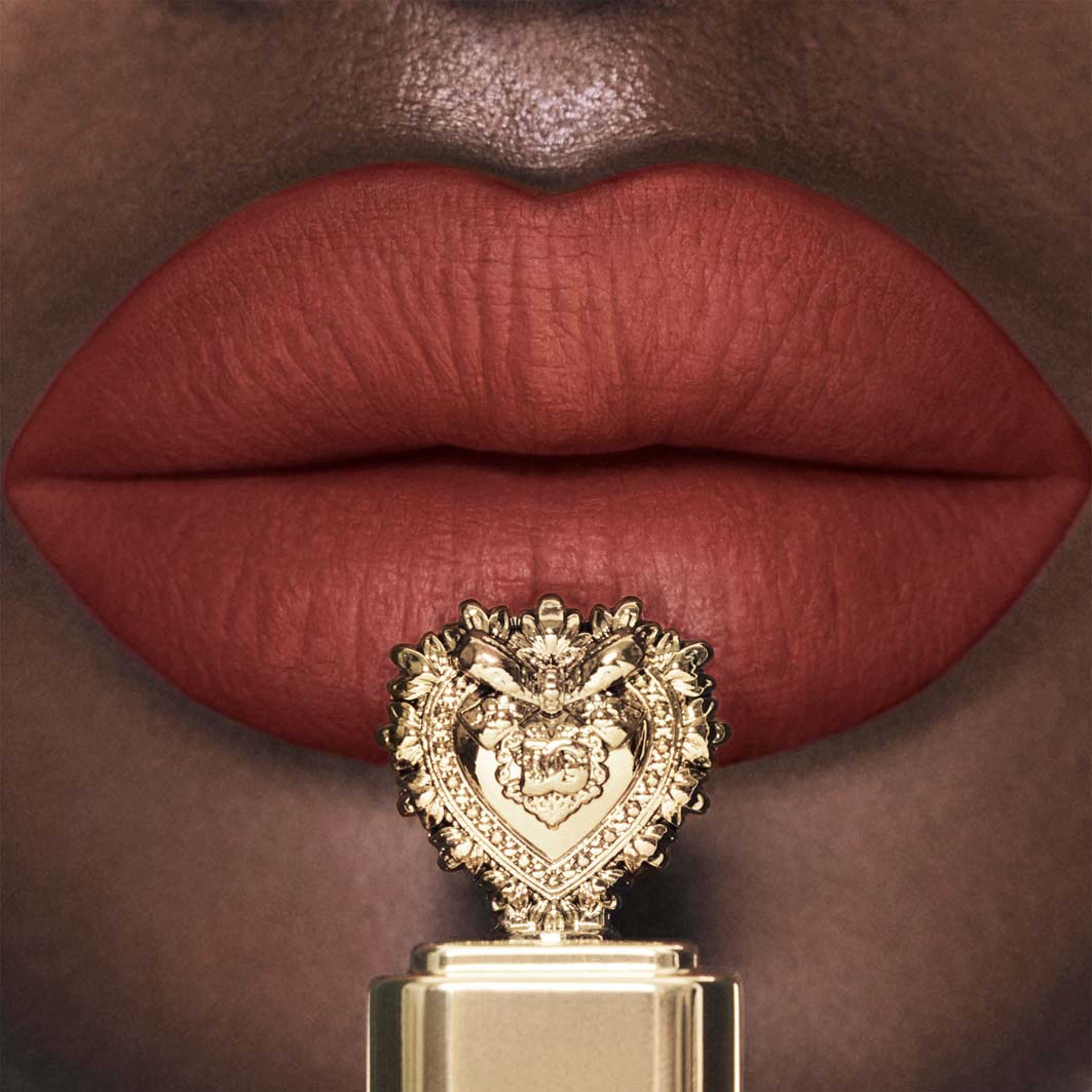 Everkiss Liquid Lip No Transfer Soft Matte Lipstick, från Dolce & Gabbana, i färgen Courage. Klicka för att öppna bilden i stort format