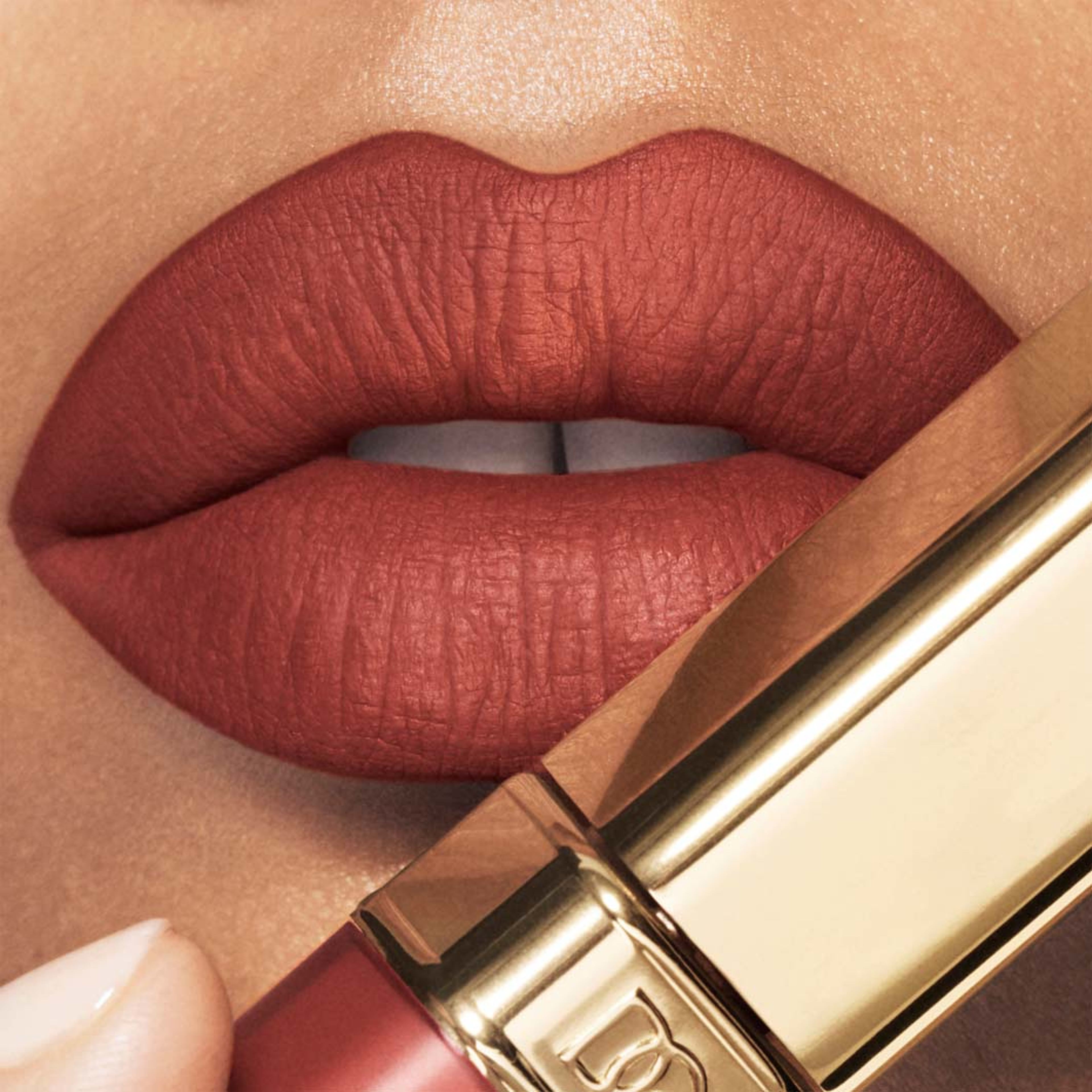 Everkiss Liquid Lip No Transfer Soft Matte Lipstick, från Dolce & Gabbana, i färgen Courage. Klicka för att öppna bilden i stort format