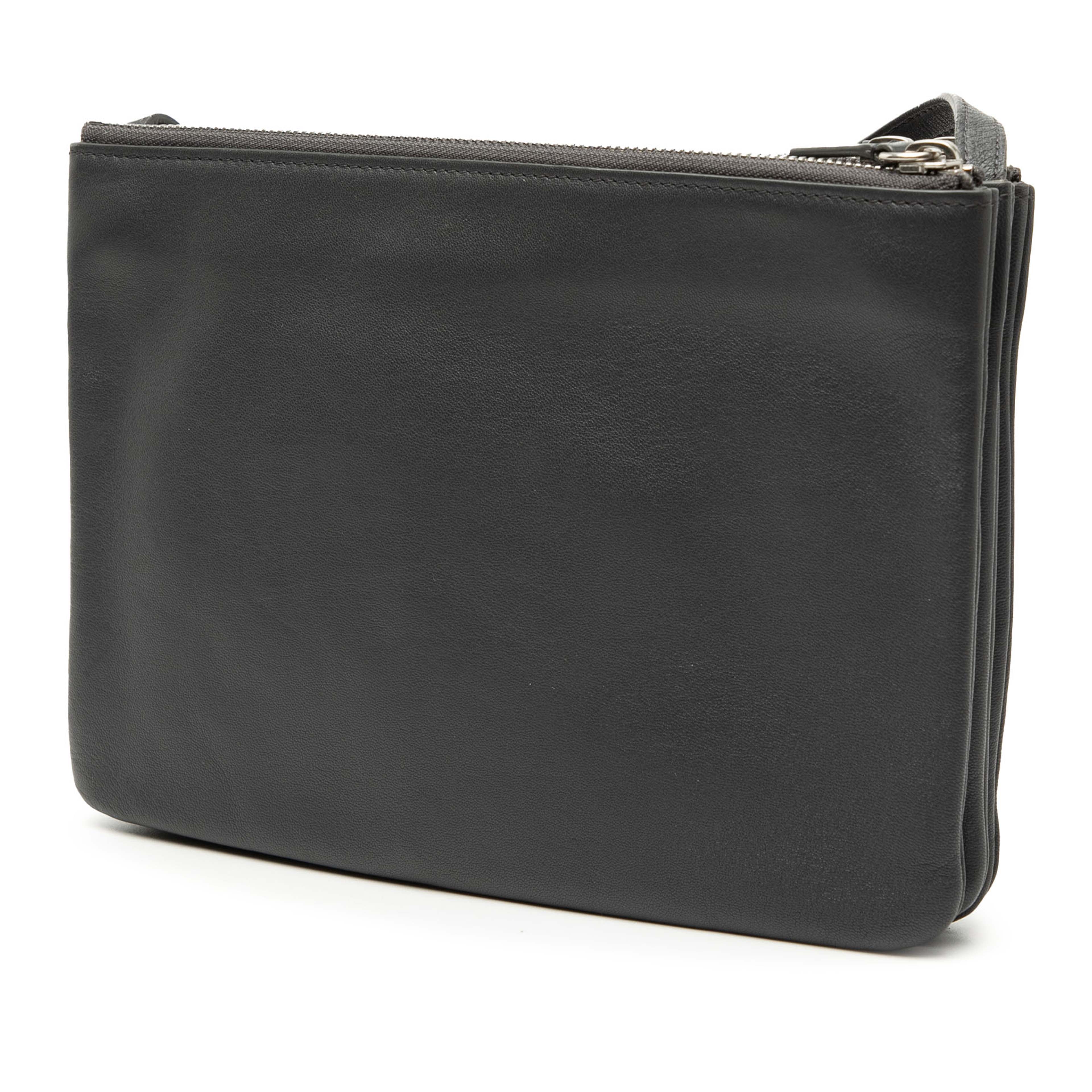 Celine Large Lambskin Trio Crossbody, från Luxclusif, i färgen black. Klicka för att öppna bilden i stort format