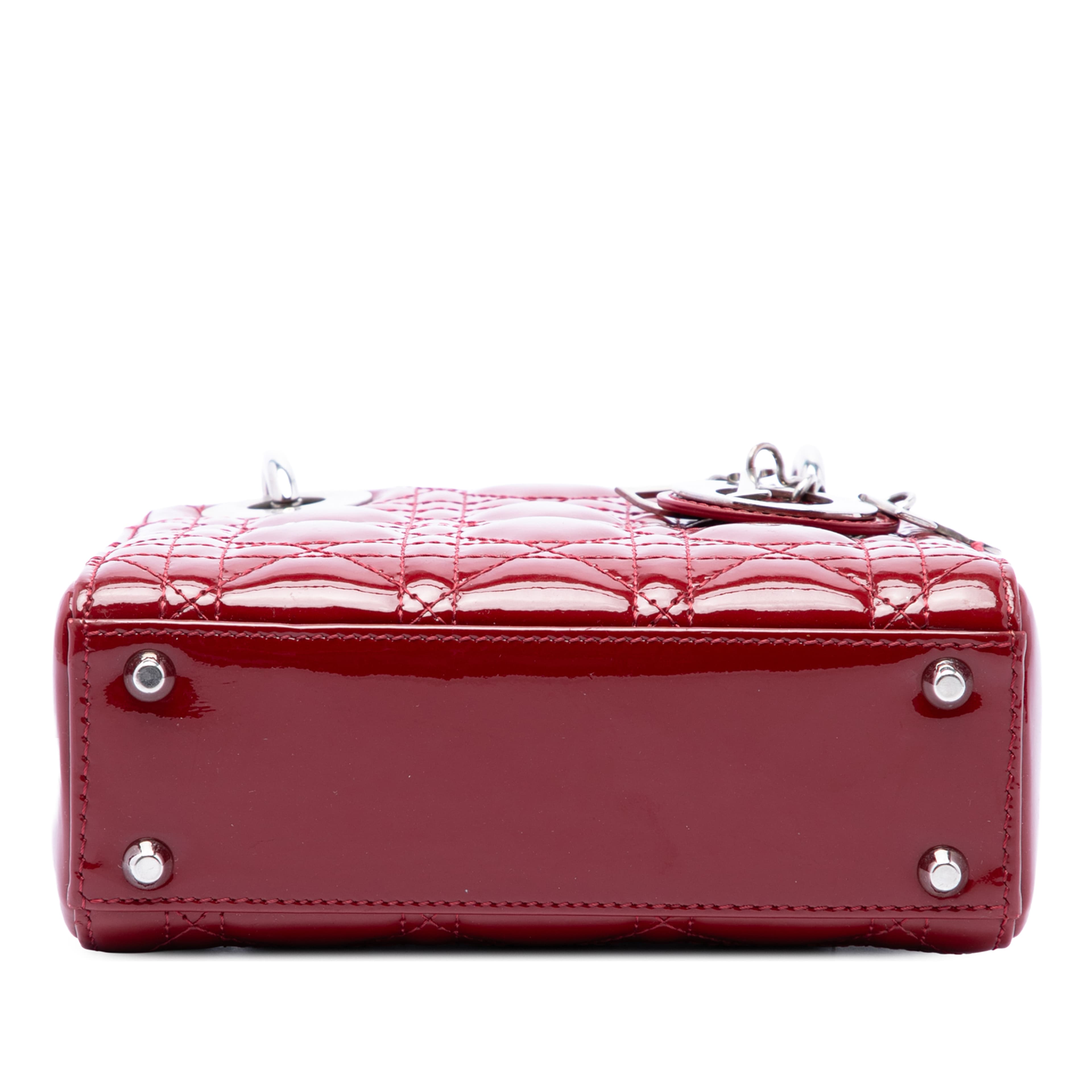 Dior Mini Patent Cannage Lady Dior, från Luxclusif, i färgen röd. Klicka för att öppna bilden i stort format